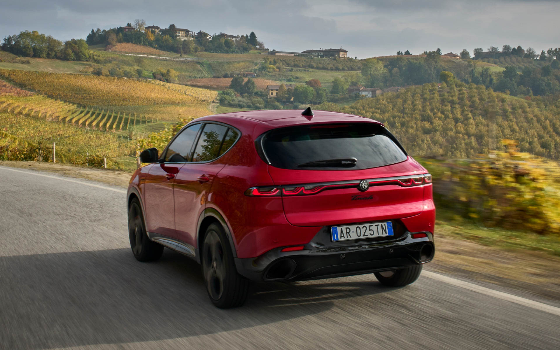 1.5リッターエンジンと48Vモーターを組み合わせたハイブリッドシステムを搭載。加速性能が高められた