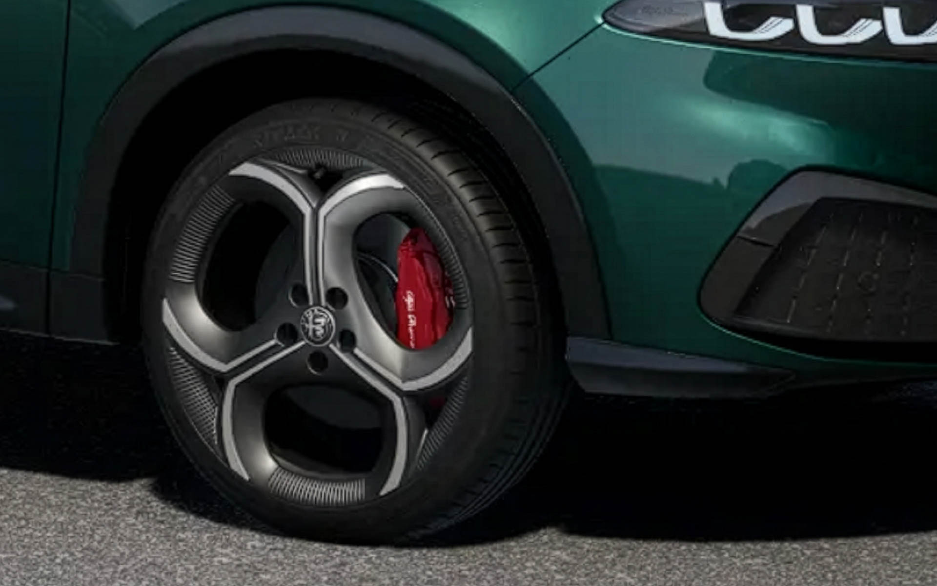 ヴェローチェの20インチ3ホイール“フォリ”アルミホイール（ダイヤモンドカット）