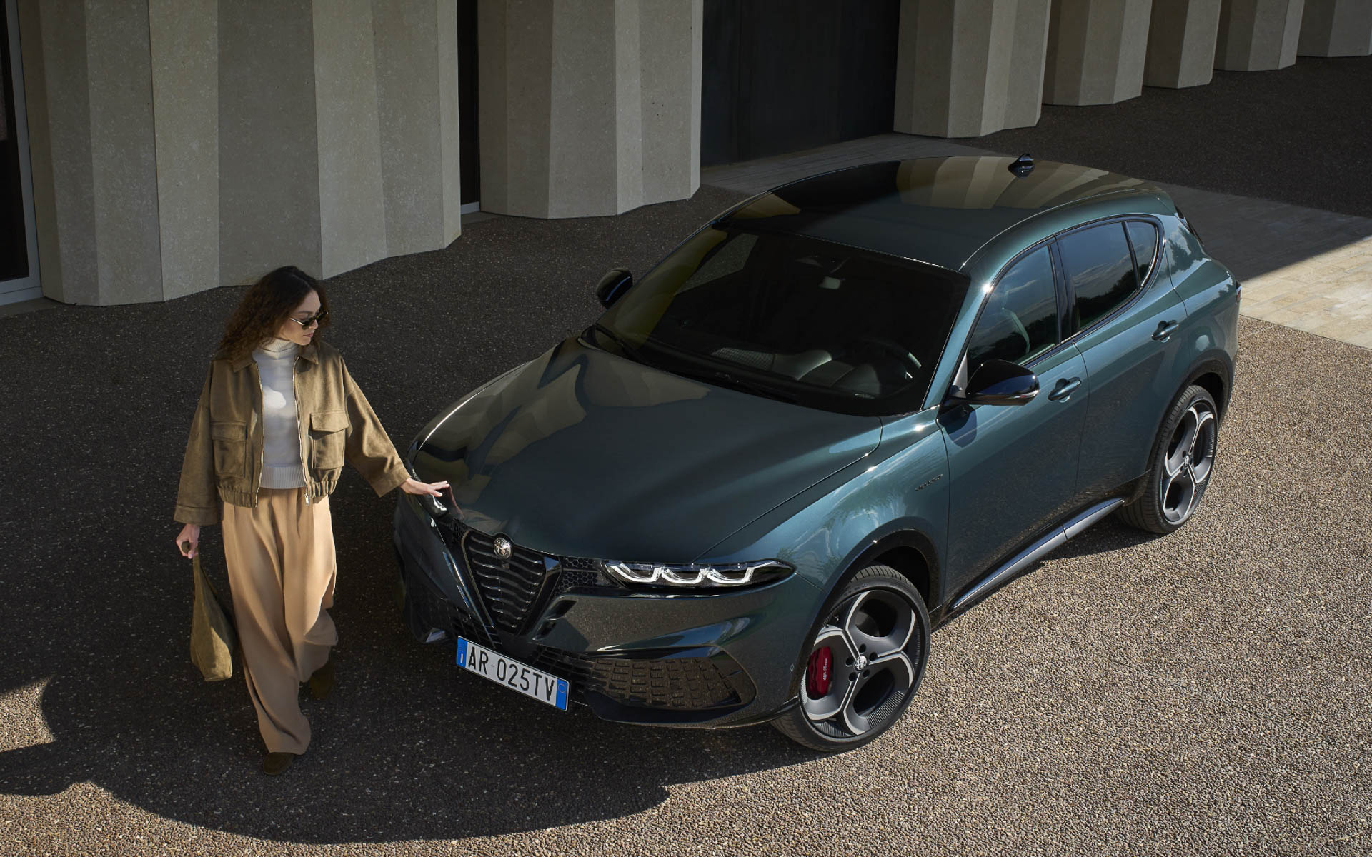 深みのある新色の「モンツァ グリーン」