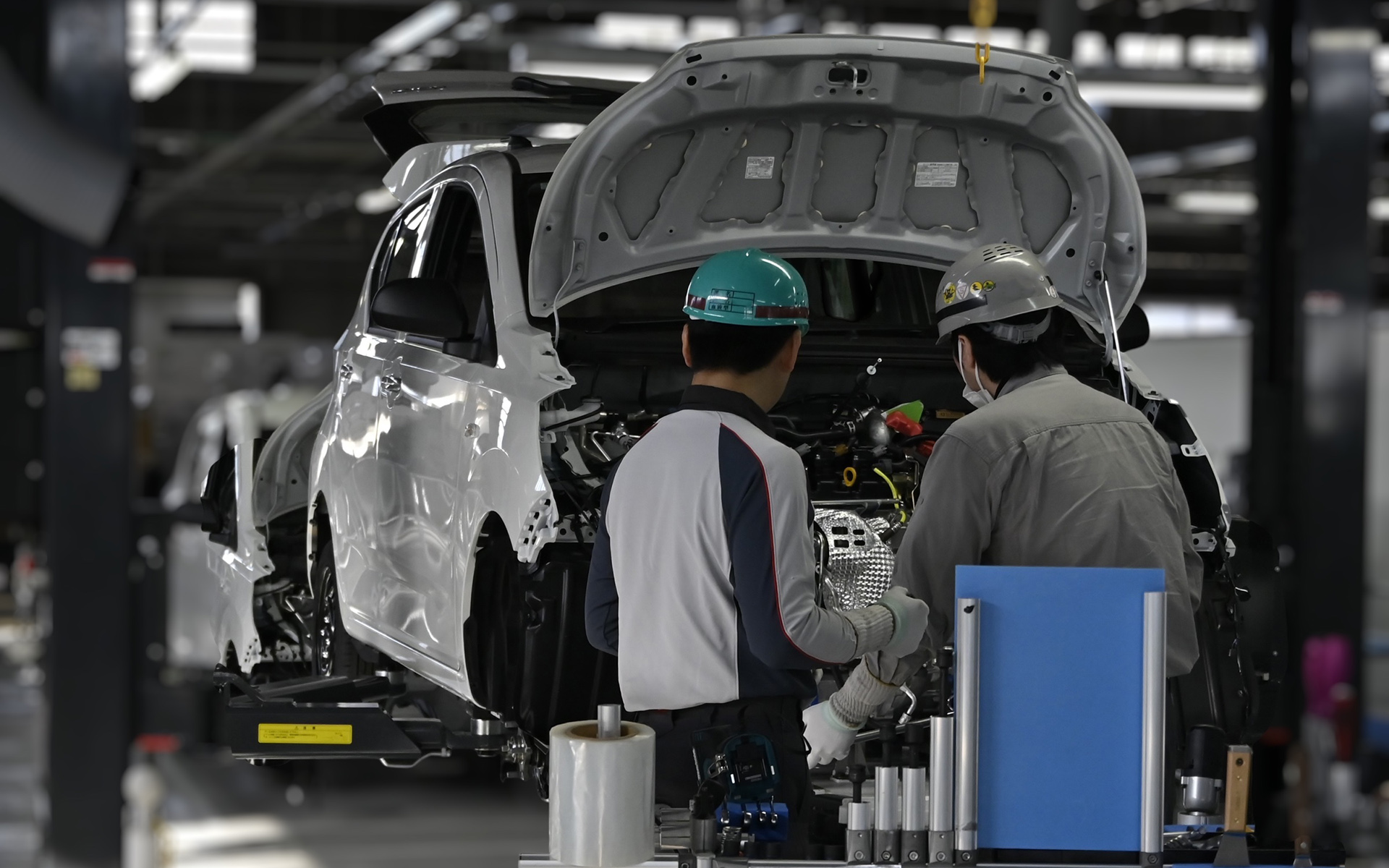 エンジンとトランスミッションの換装はダイハツ工場で行なわれる