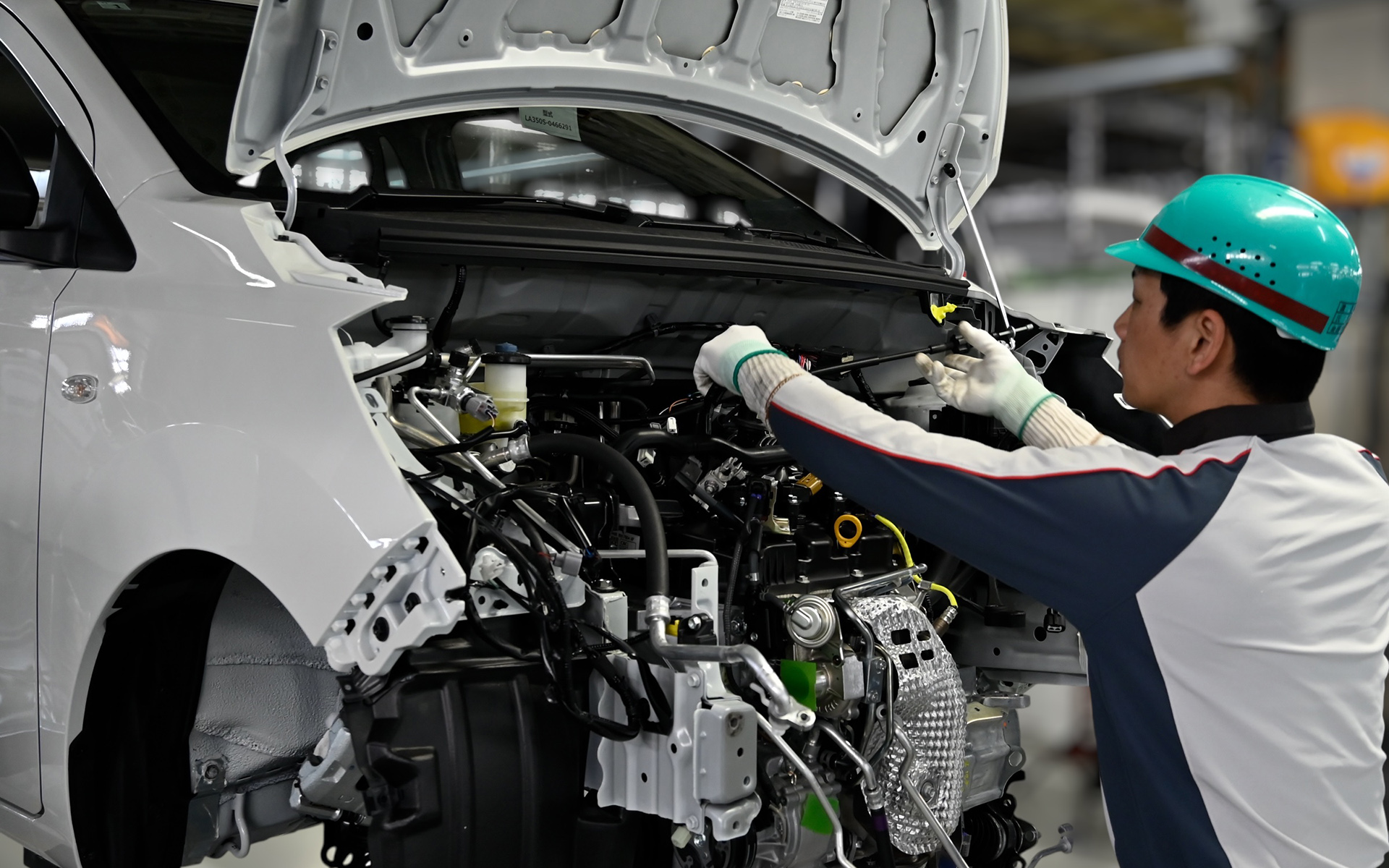 エンジンとトランスミッションの換装はダイハツ工場で行なわれる