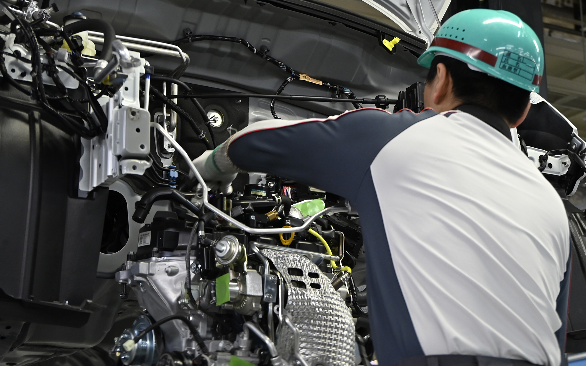 エンジンとトランスミッションの換装はダイハツ工場で行なわれる