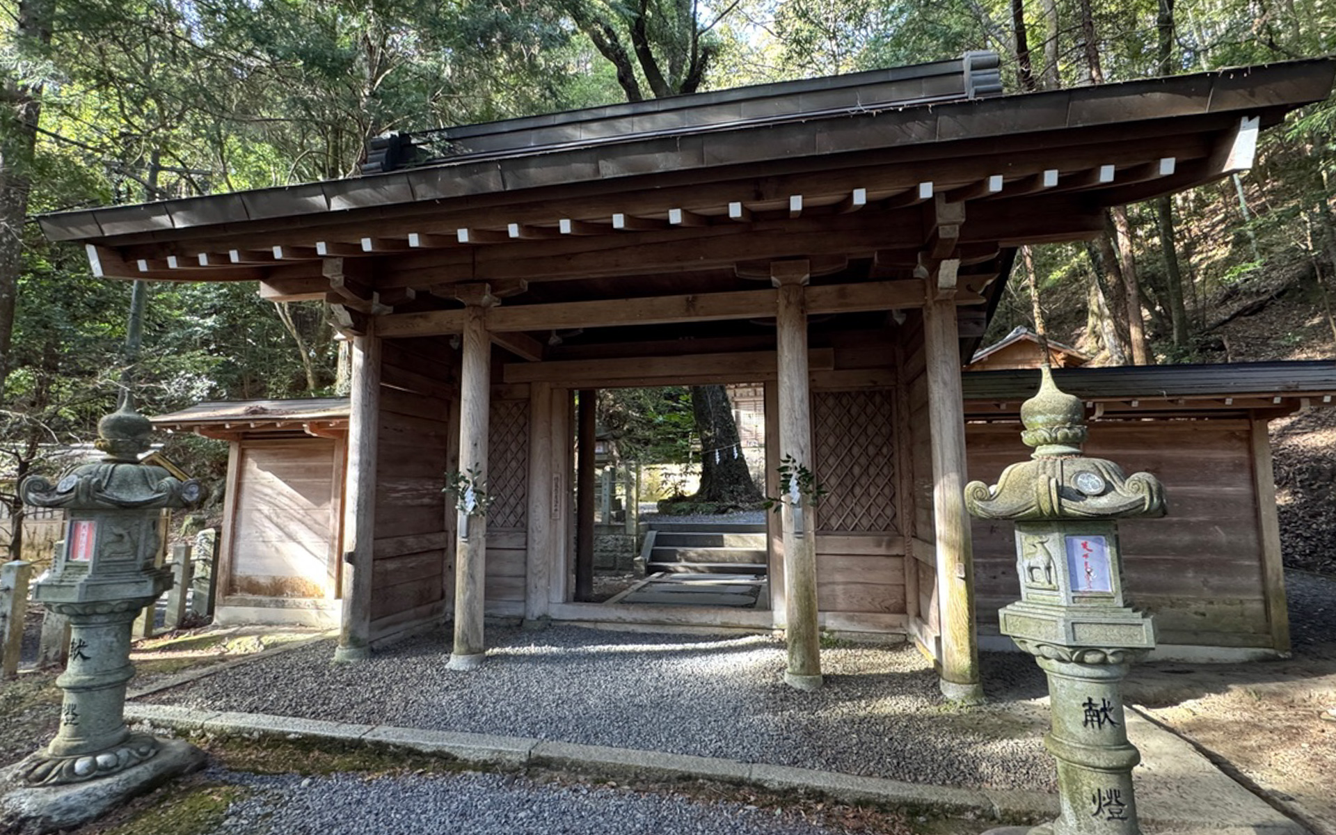 のちに家康となる松平竹千代が岡崎城で生まれた際、この井戸の水を竹筒に入れて速馬で運び、産湯として使ったことから、今ではパワースポットとなっているという産湯の井戸。ぜひあやかりたいものです