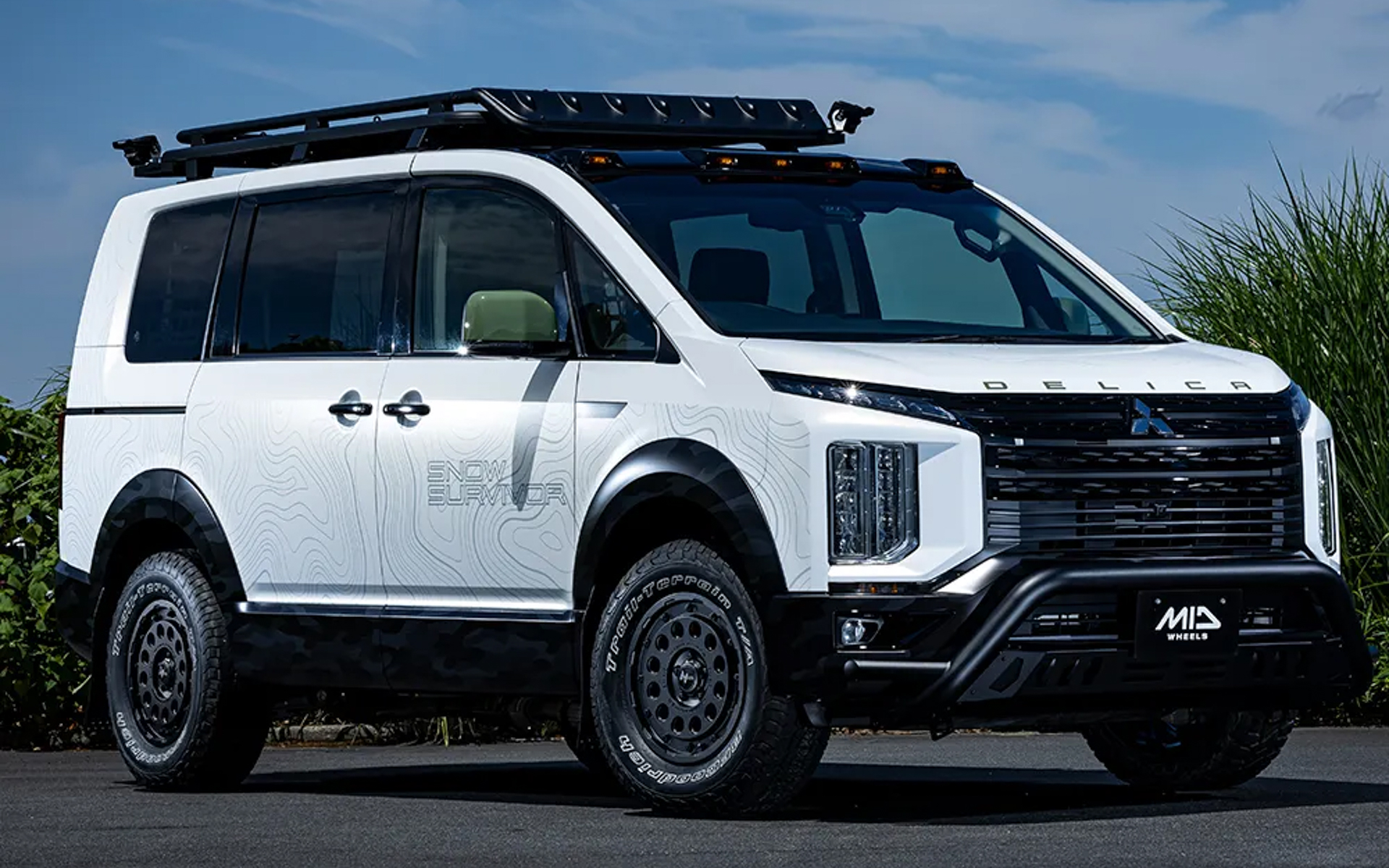 H12 SHOTGUN（従来色バレルブラック）×三菱「デリカD:5」装着イメージ