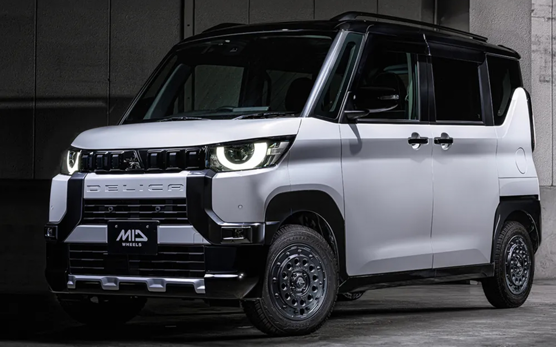 H12 SHOTGUN（従来色バレルブラック）×三菱自動車「デリカミニ」装着イメージ