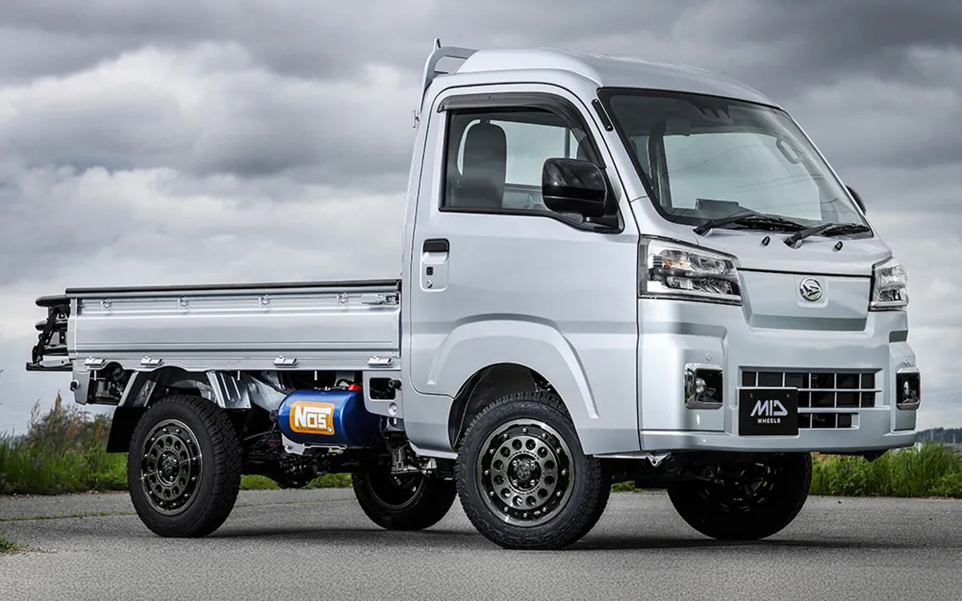 H12 SHOTGUN（従来色ブラッククリア/マシニング）×ダイハツ「ハイゼット」装着イメージ