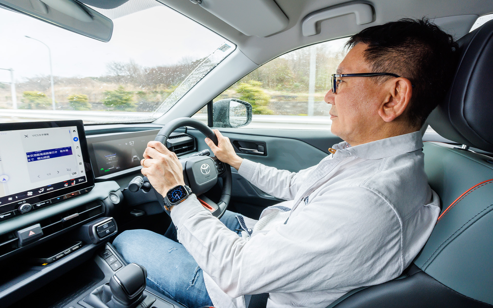 小雨模様となった都内を中心に試乗。室内空間も先代同様となり、過不足のないRAV4らしい空間を作り上げている