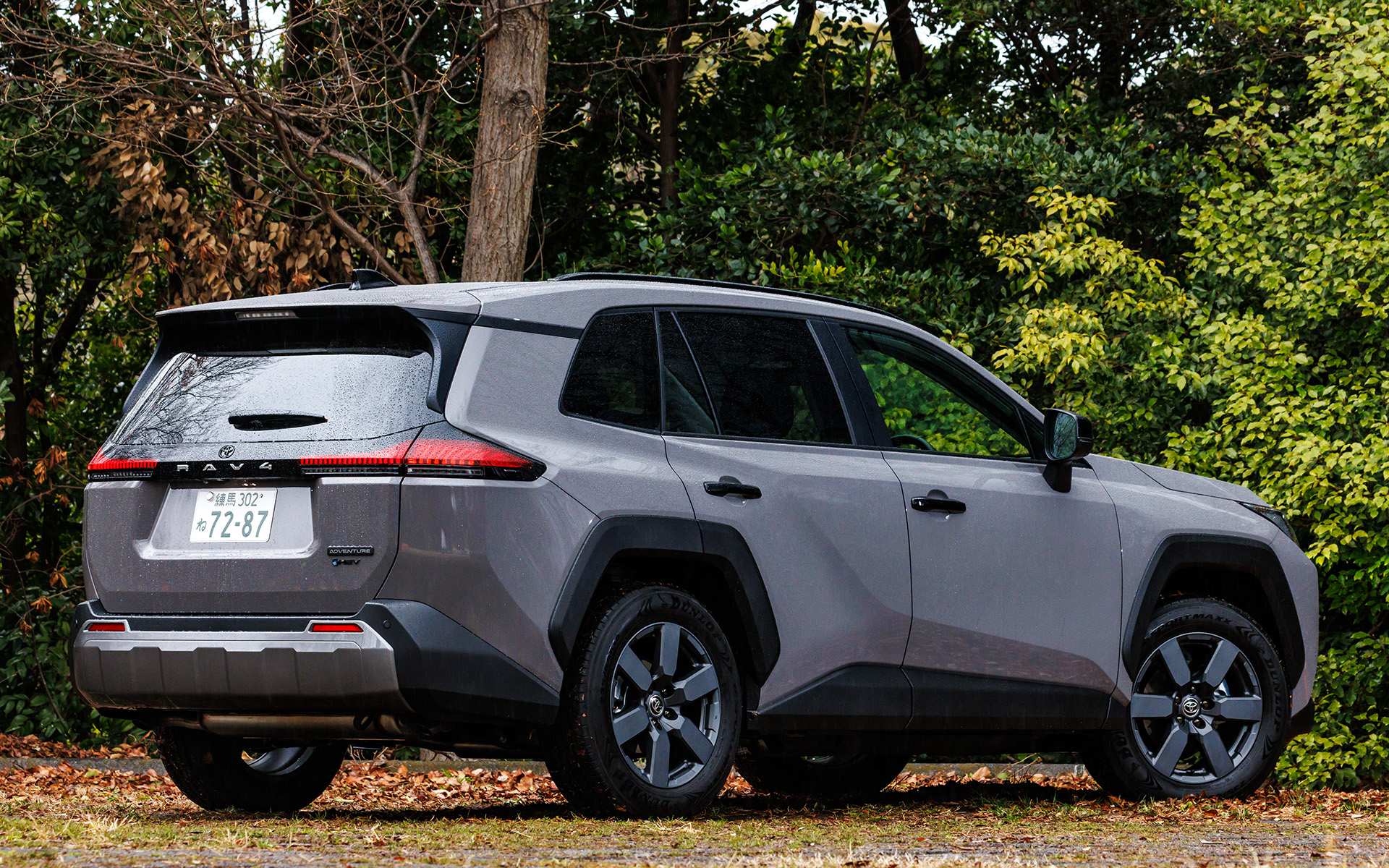 進化しつつ、一目で見てRAV4と分かるデザイン。世界的な大ヒットとなった先代のサイズ感を踏襲している