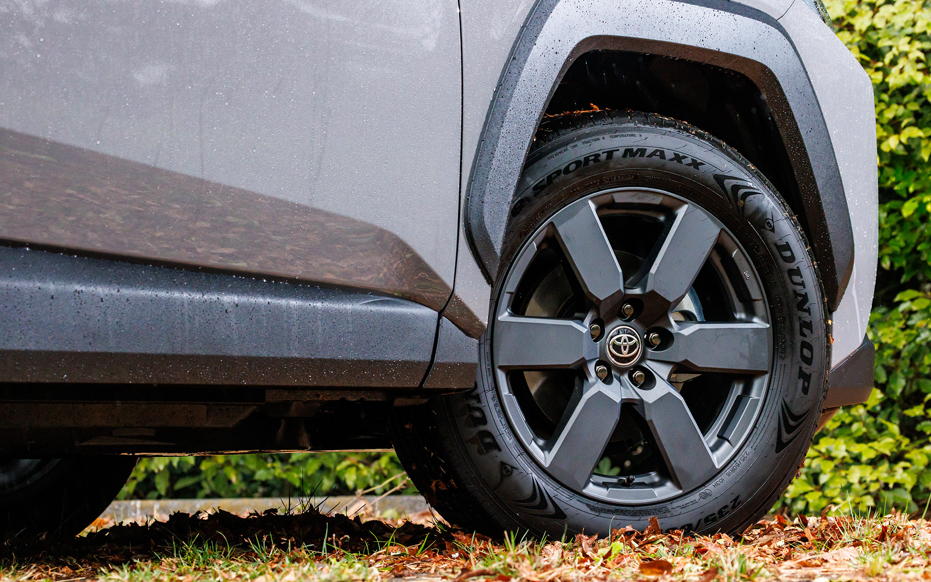 アドベンチャーは18インチタイヤ。雨の都内では、この18インチタイヤの影響もあってか好印象の走りだった