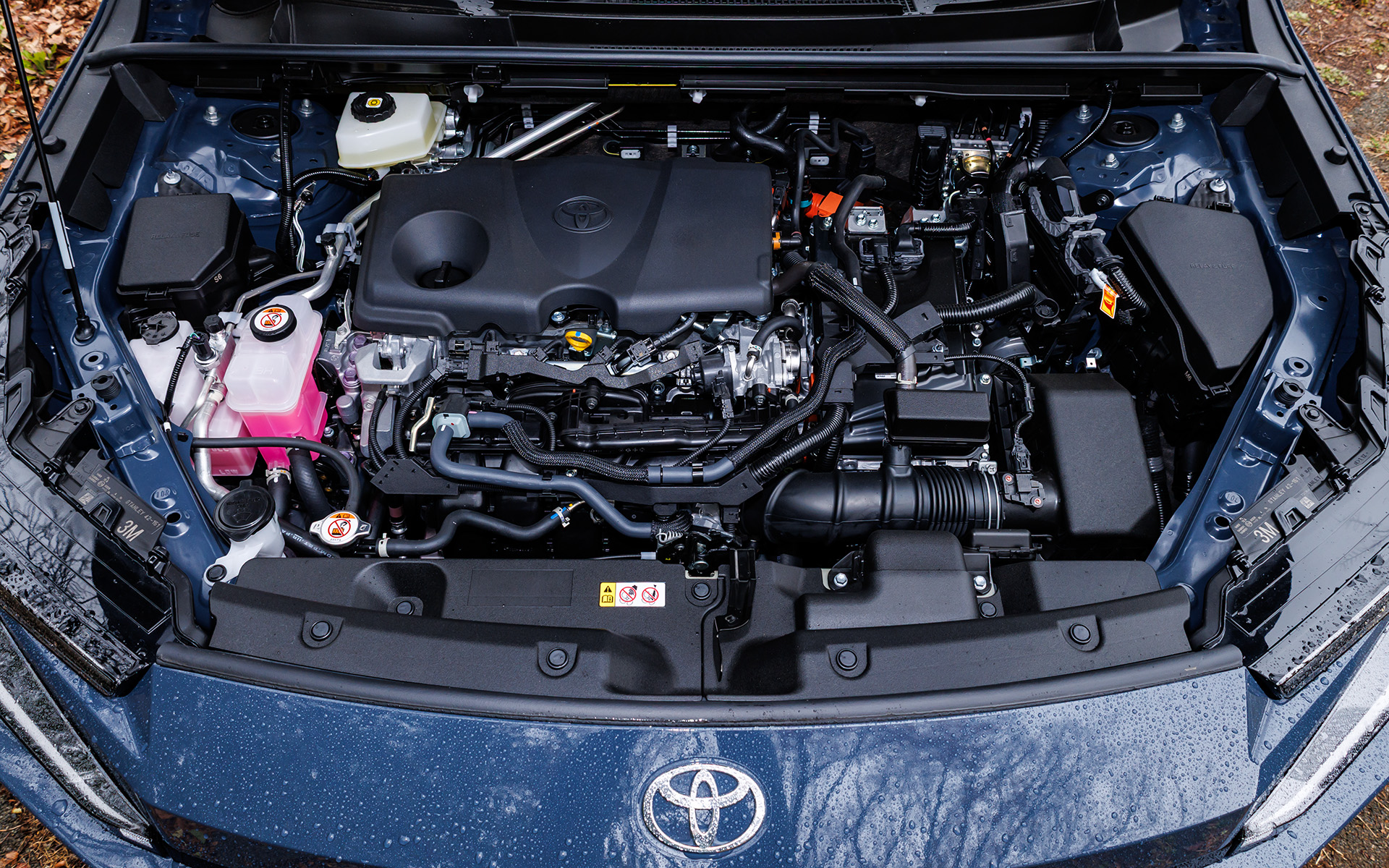 Zもアドベンチャーも同じパワートレーン。エンジンは直列4気筒2.5リッターのA25A-FXSエンジンを搭載