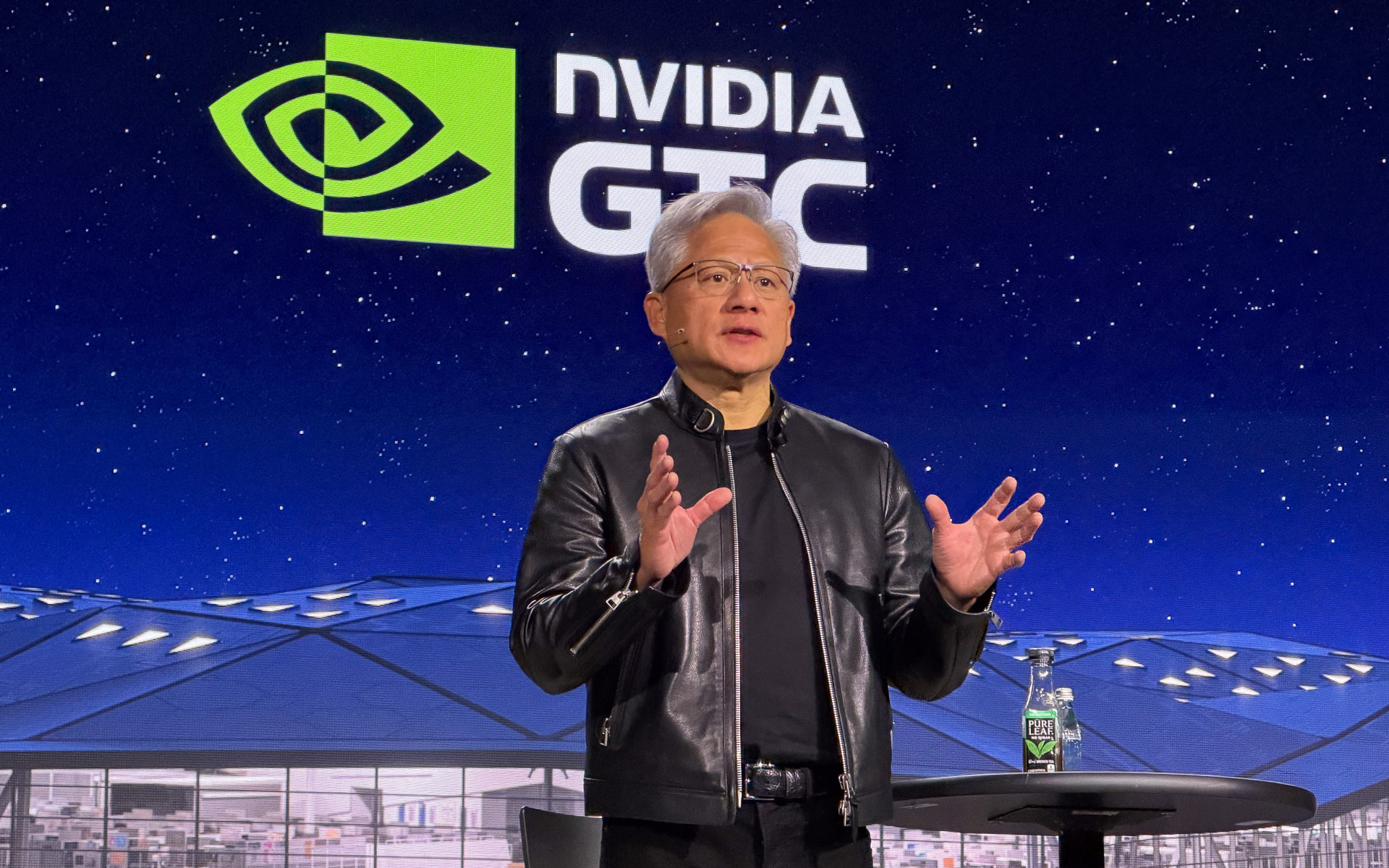 基調講演の翌日、質疑応答に答えるNVIDIA 創業者兼CEO ジェンスン・フアン氏
