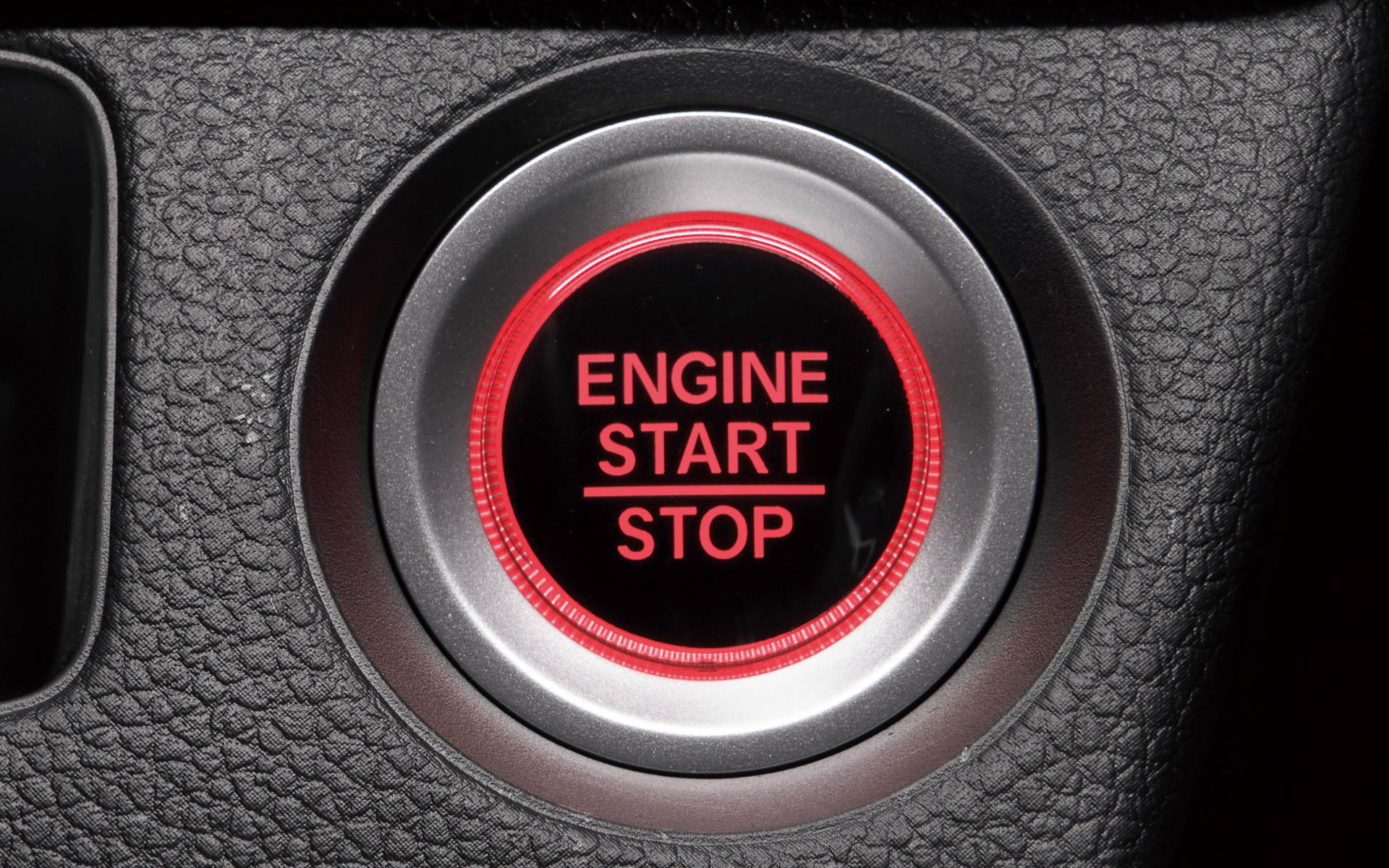 プッシュエンジンスタート/ストップスイッチ（N-VAN L）