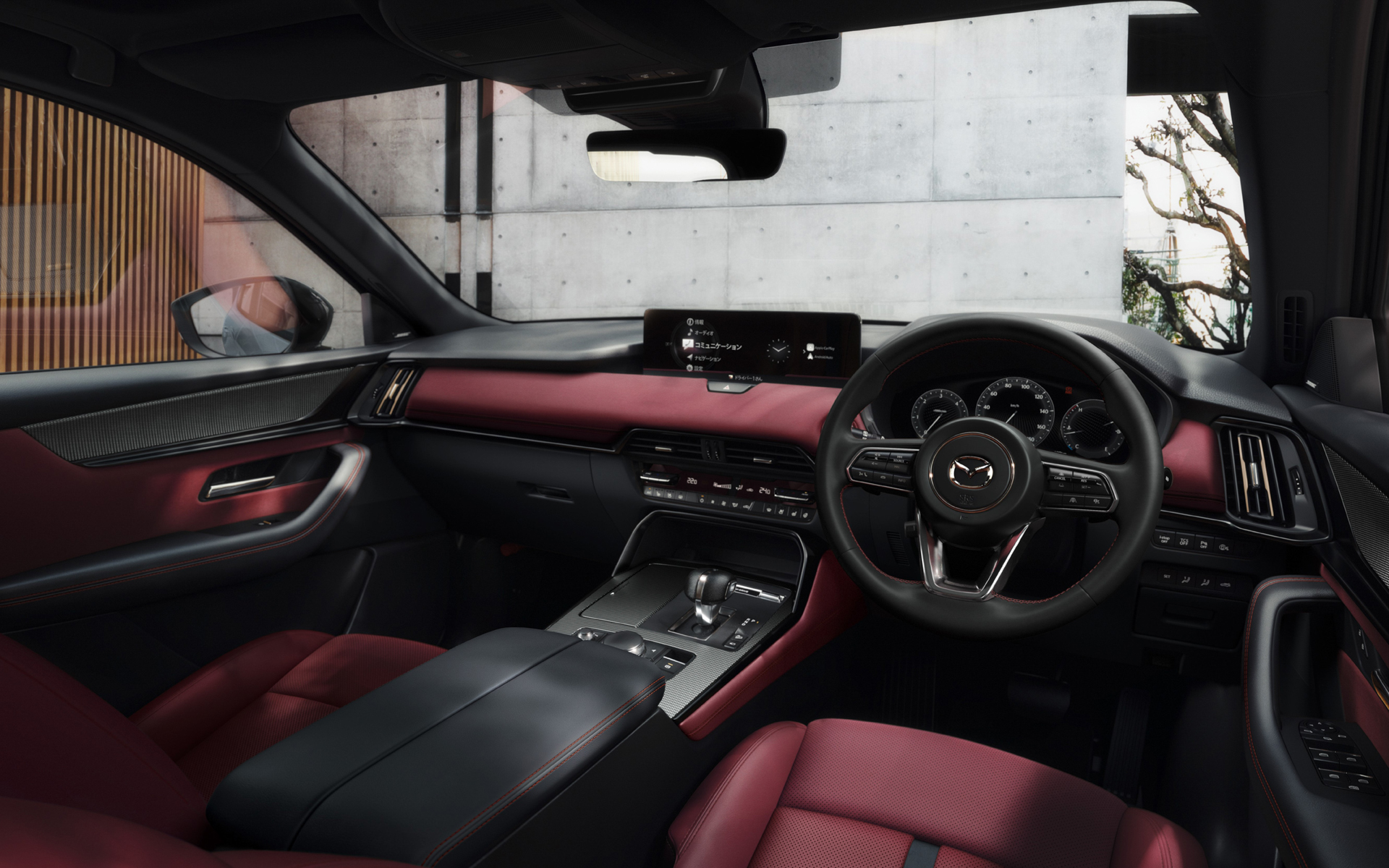 スポーティな走りを強調する赤内装を採用した「CX-60 XD-HYBRID Drive Edition Burgundy Leather Package」を追加設定