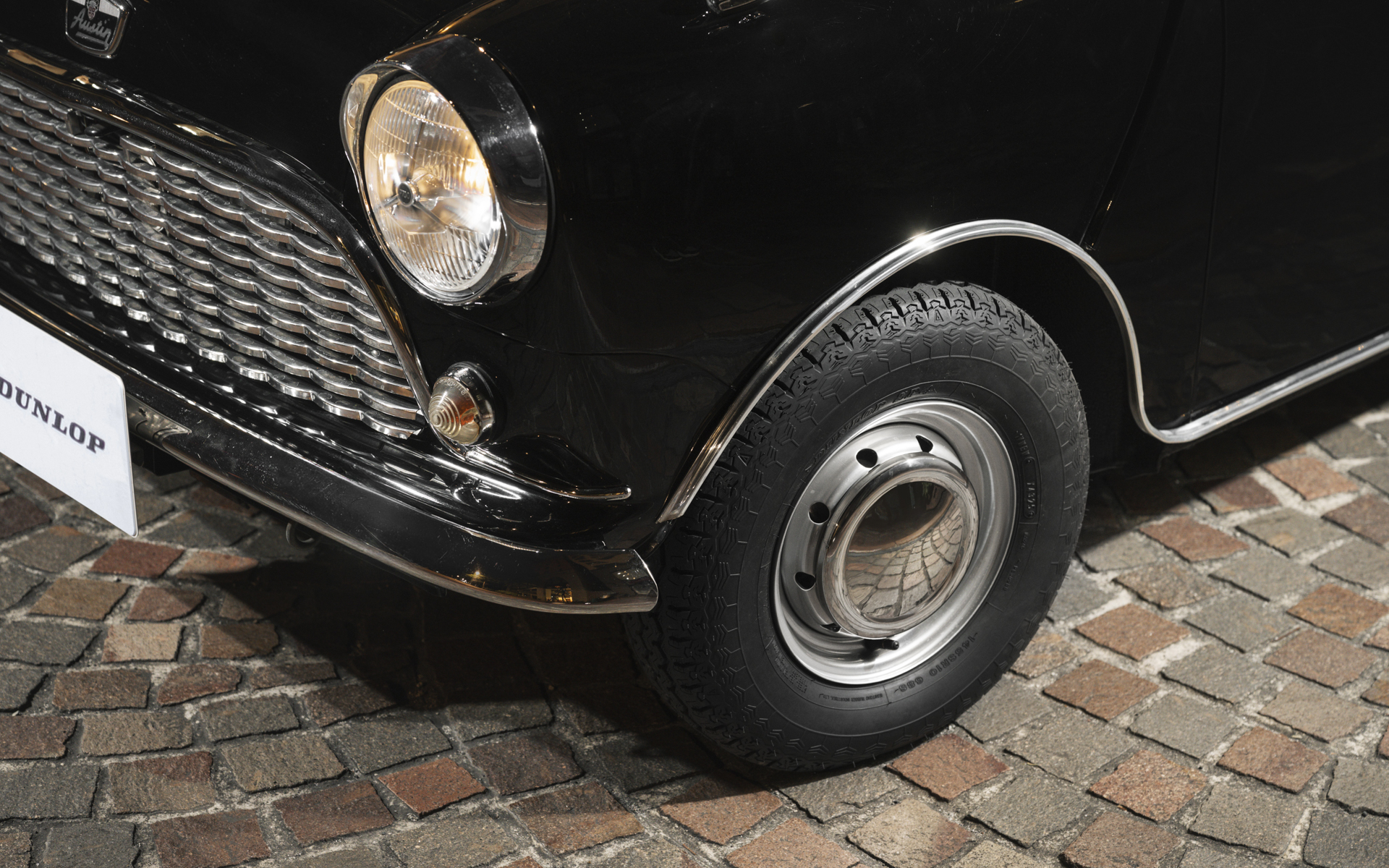 1975年に発売したタイヤの復刻モデル「SP4」