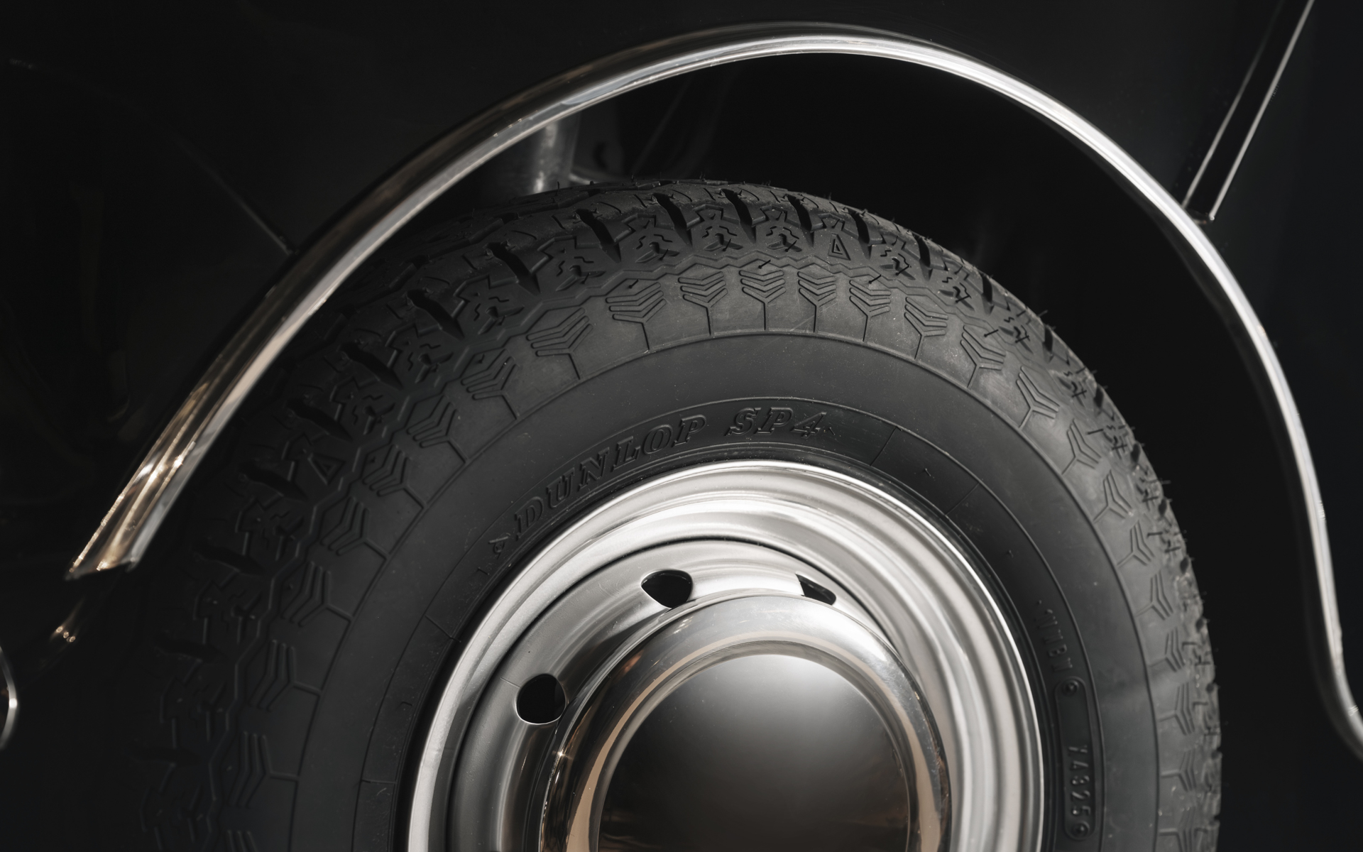 1975年に発売したタイヤの復刻モデル「SP4」