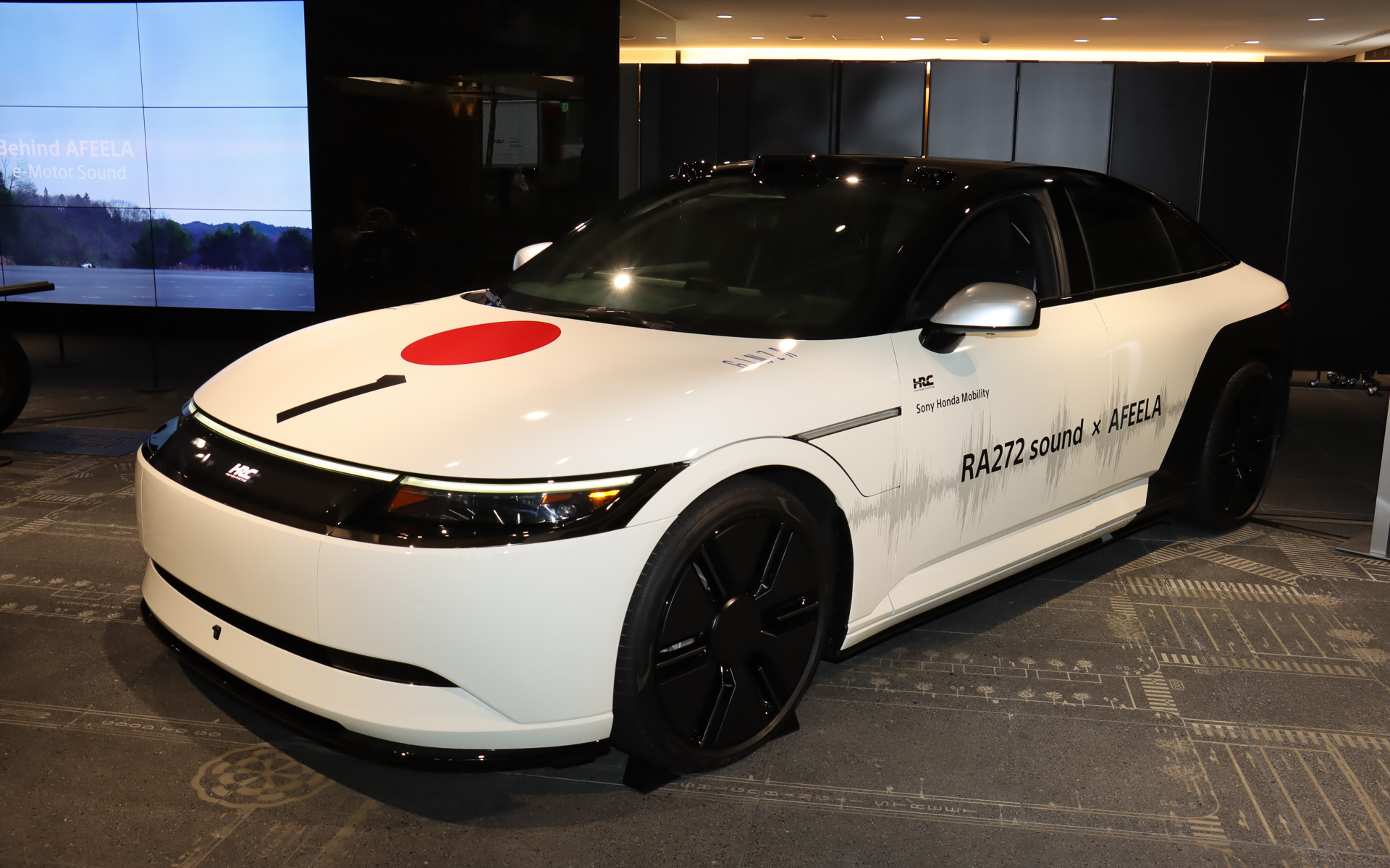 RA272仕様の特別ラッピングが施されたアフィーラ1（米国仕様）