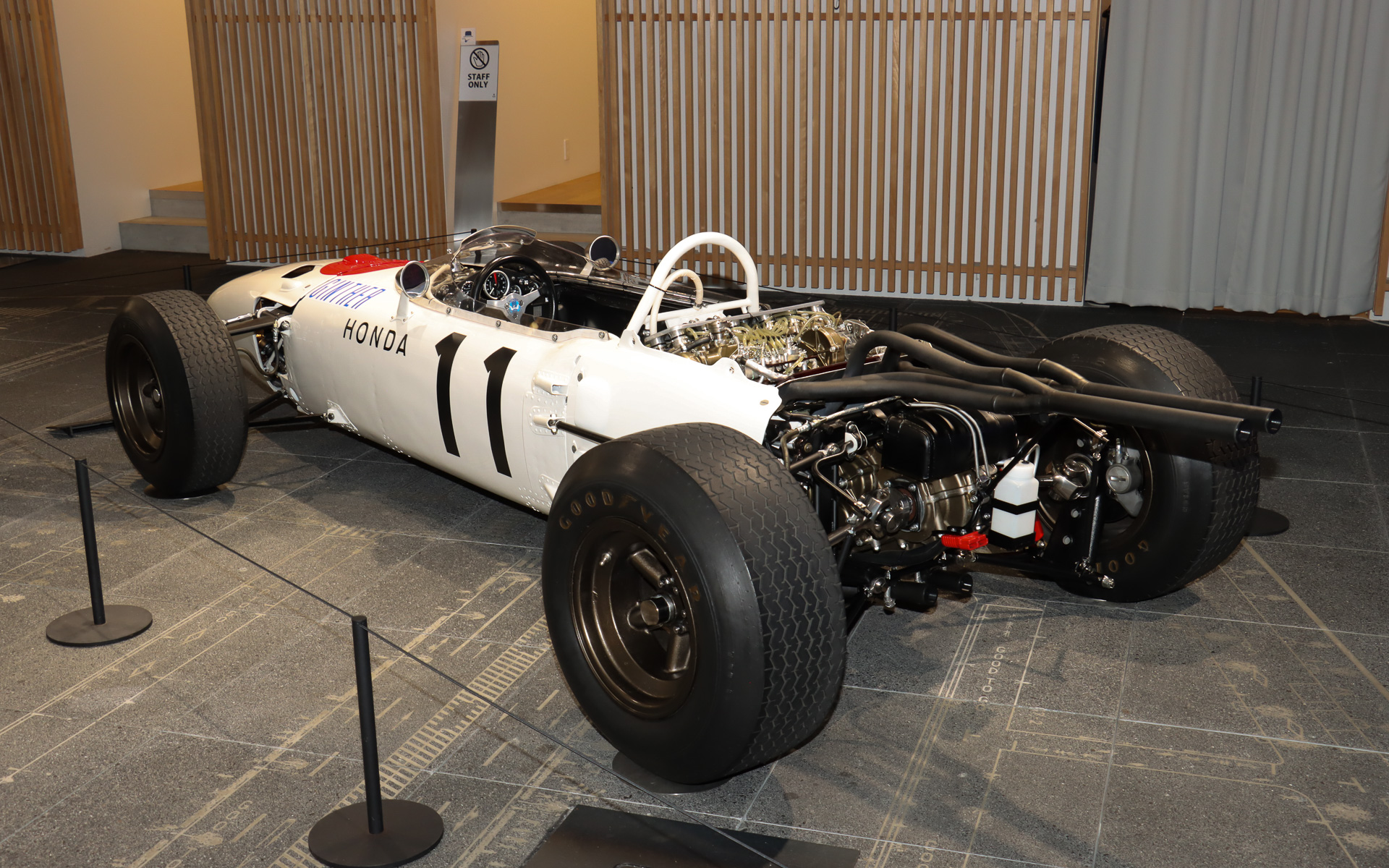 リッチー・ギンサー選手が担当した11号車