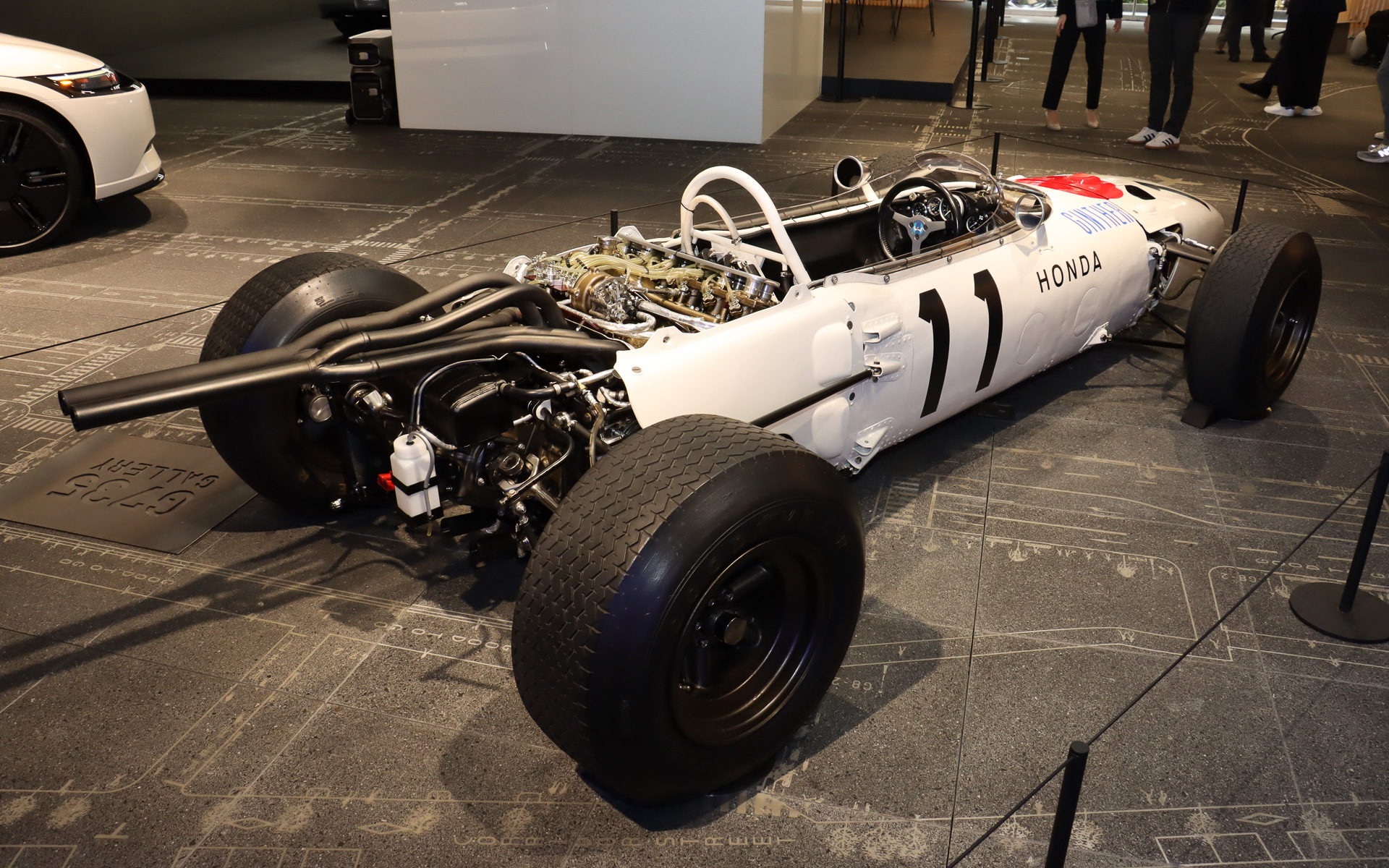 リッチー・ギンサー選手が担当した11号車