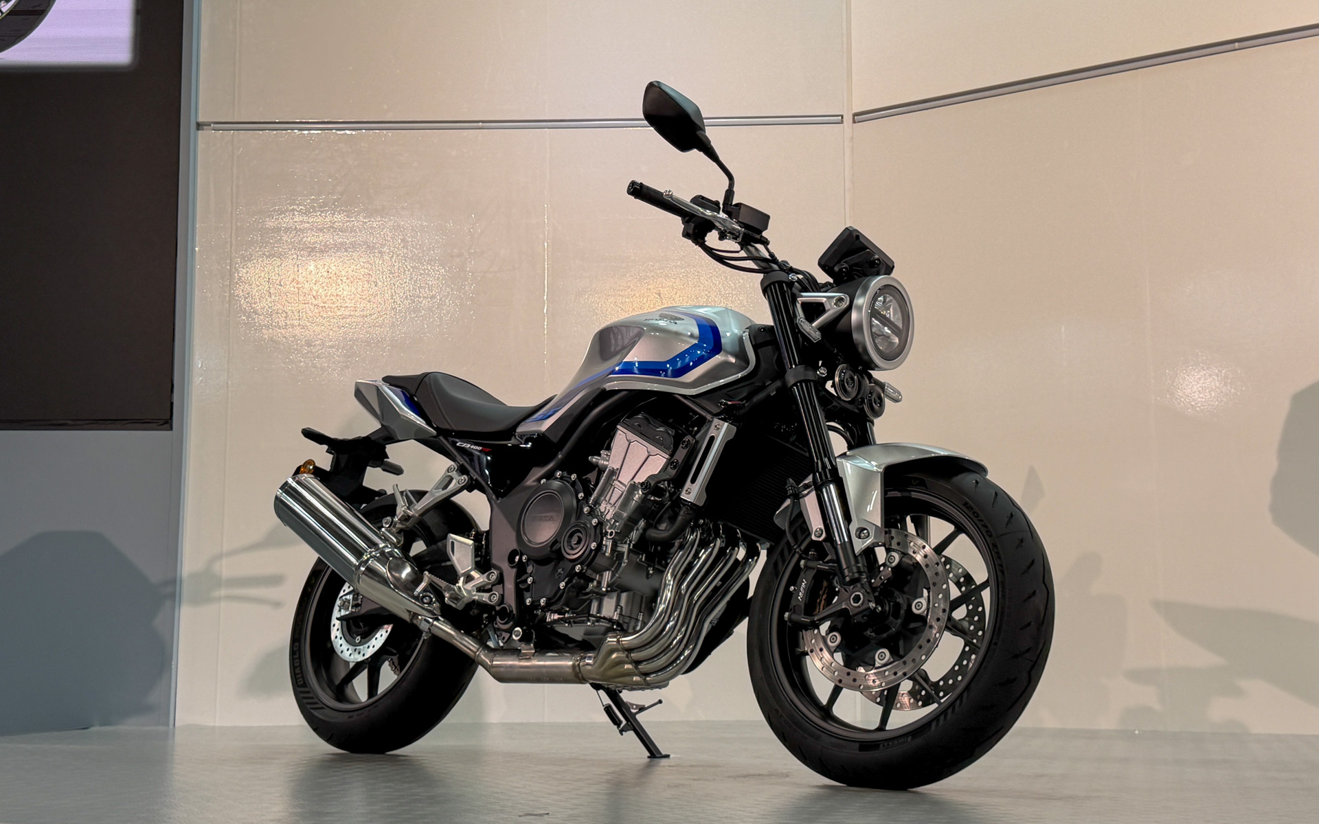 CB400 SUPER FOUR E-Clutch Concept