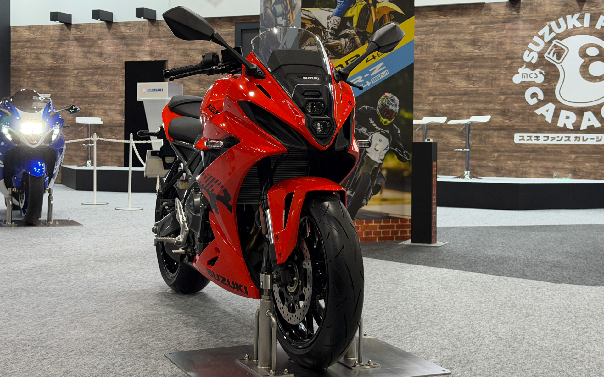 新色のGSX-8Rも登場