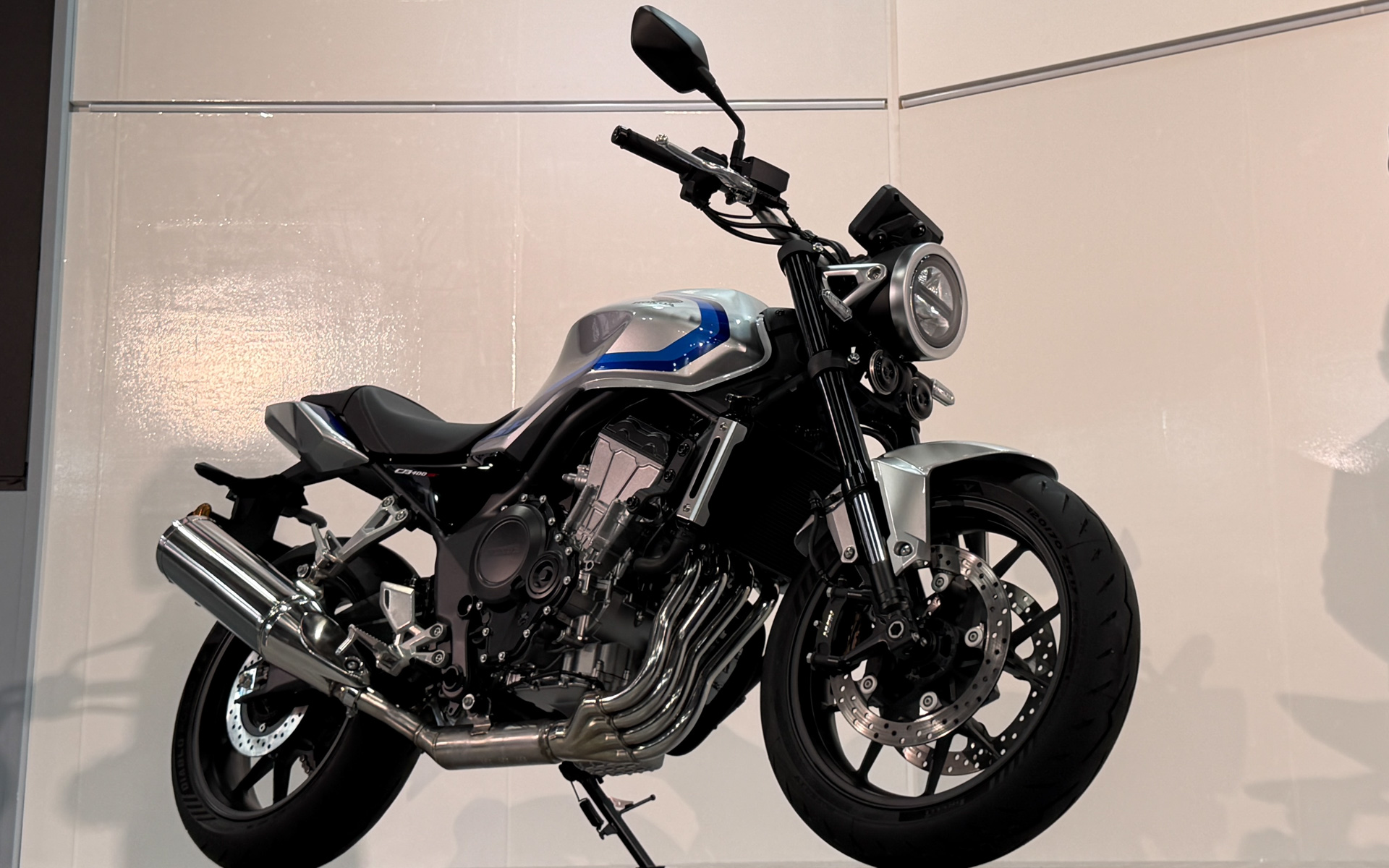 CB400 SUPER FOUR E-Clutch Concept
