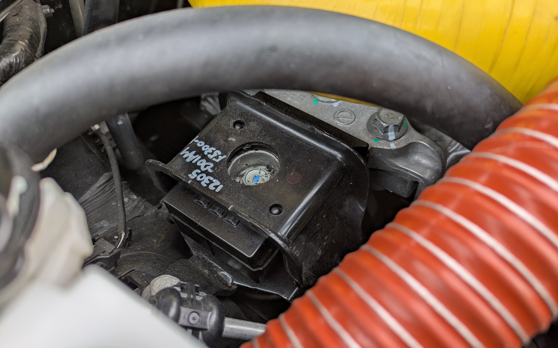 エンジンマウントも試作品を装着