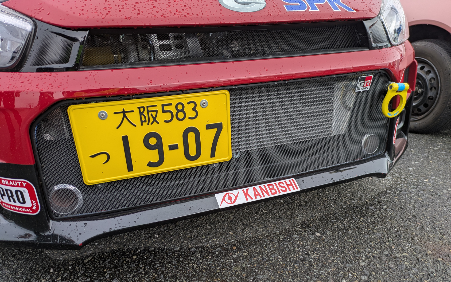 大型インタークーラーも試しているがラジエターへ風が届きにくくなるとのこと。ブレーキへの送風ダクトも取り付けている