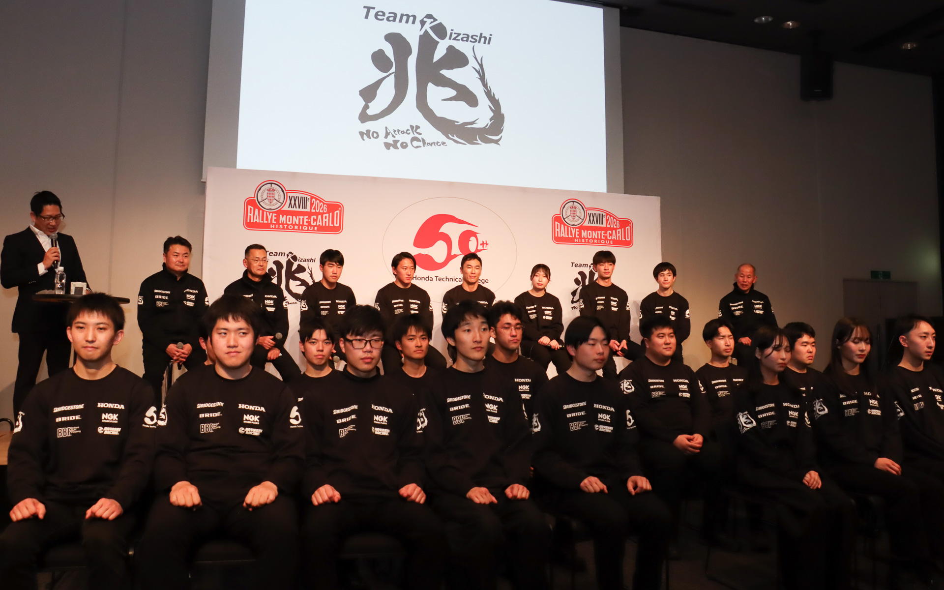 ラリー参戦に参加した約30人のホンダ学園の学生たちも出席して報告会を実施