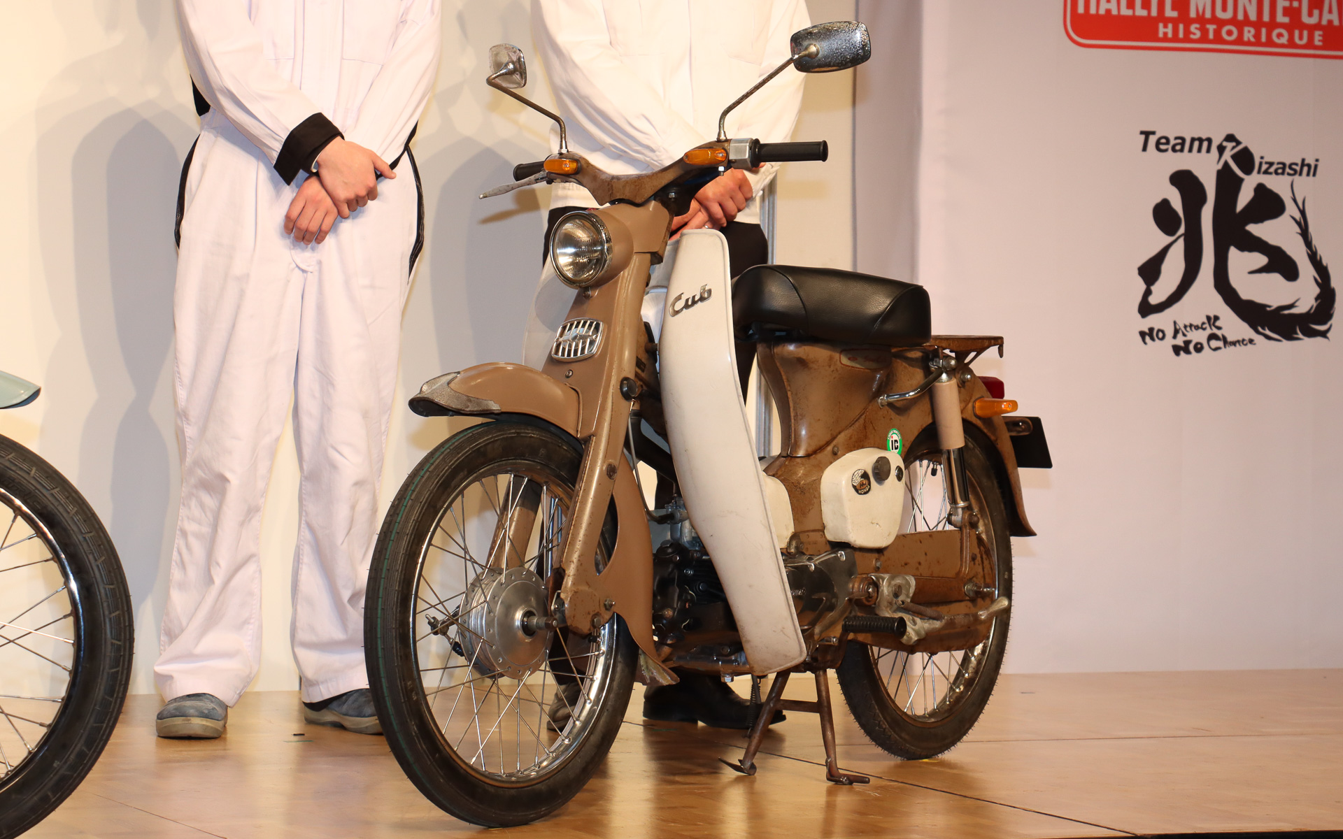 Vintageのレストアが行なわれて使用感を敢えて残したスーパーカブ