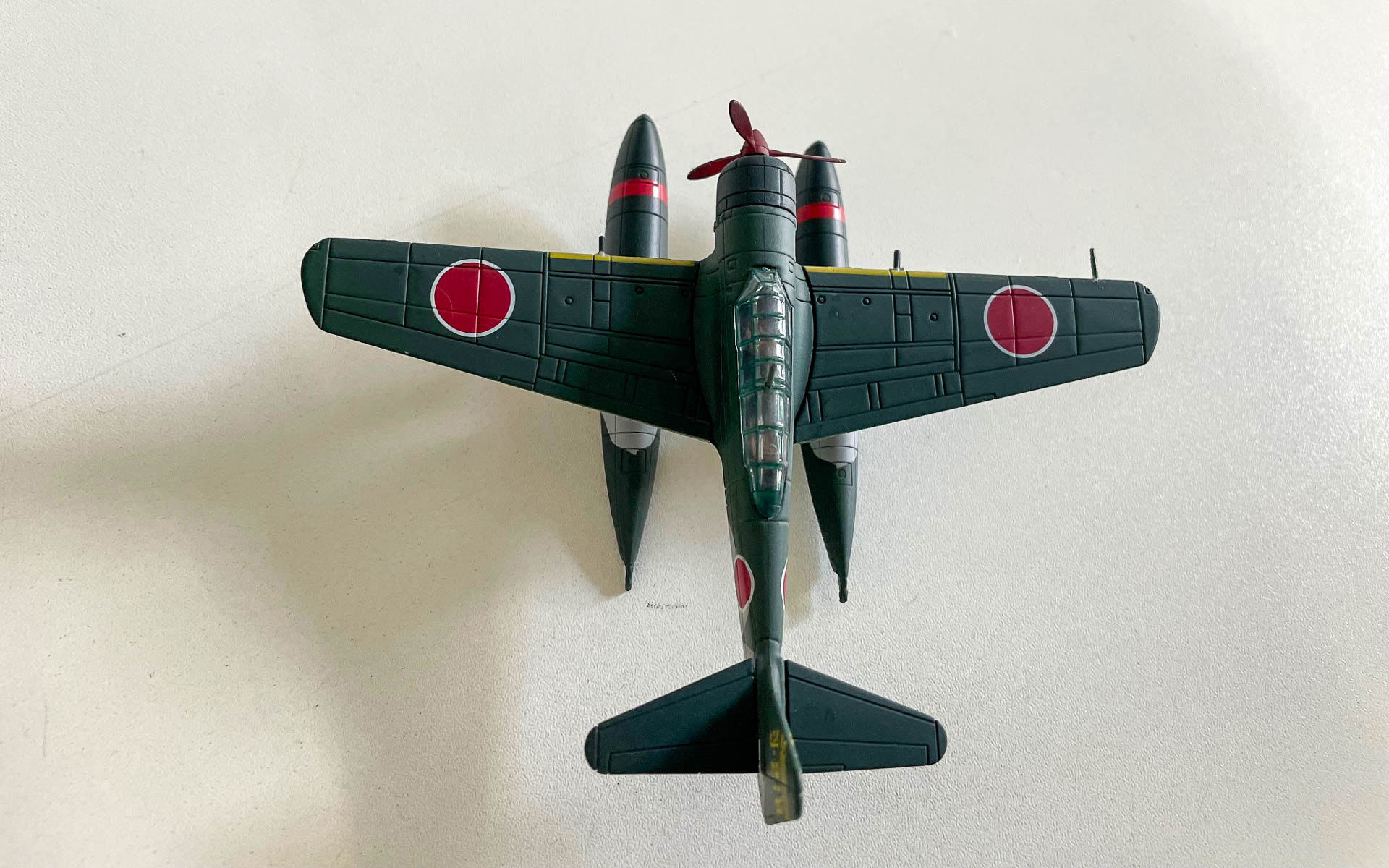 瑞雲は零水偵よりひとまわり小さい。二座の瑞雲は全幅12.8mに対して三座の零水偵は14.5m