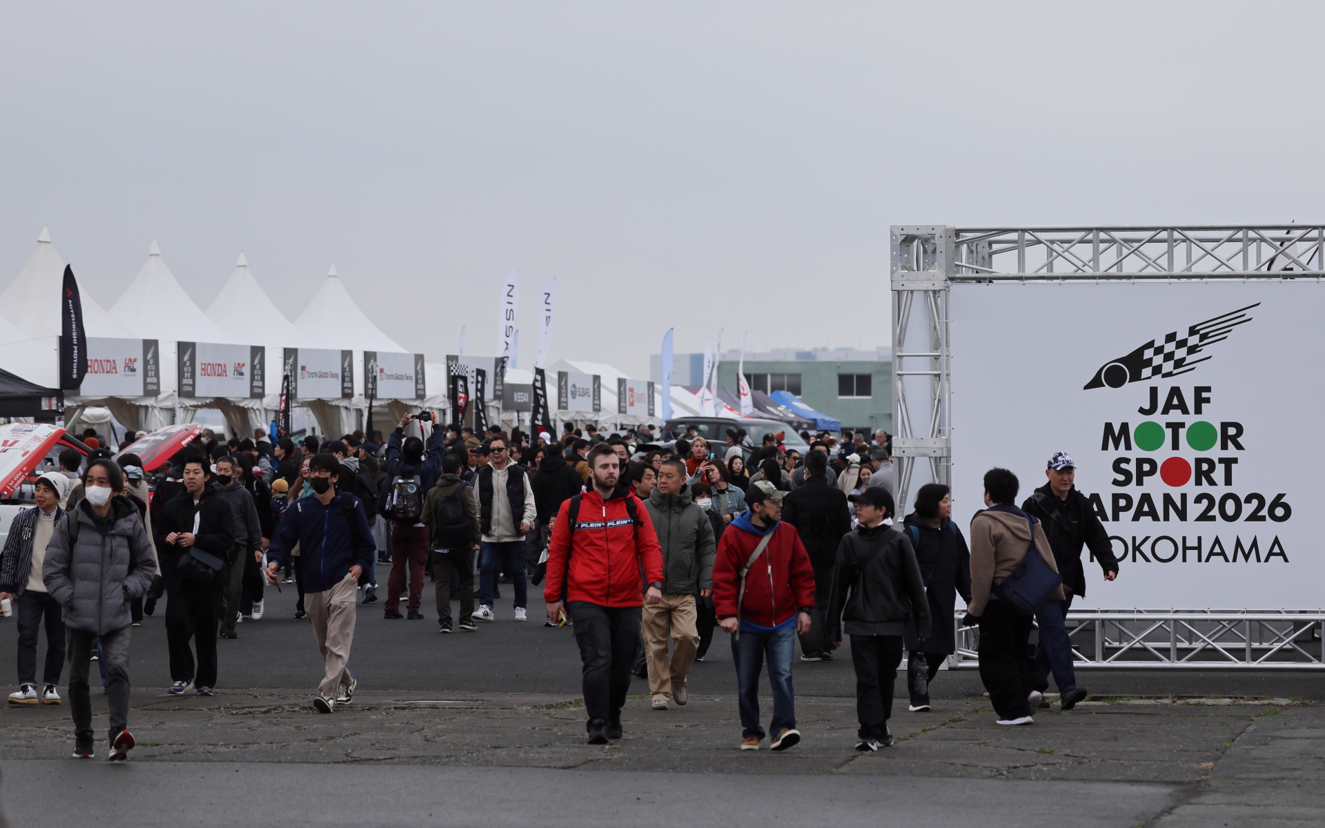 開幕直後から多くの来場者が訪れた「JAFモータースポーツジャパン2026 in 横浜」