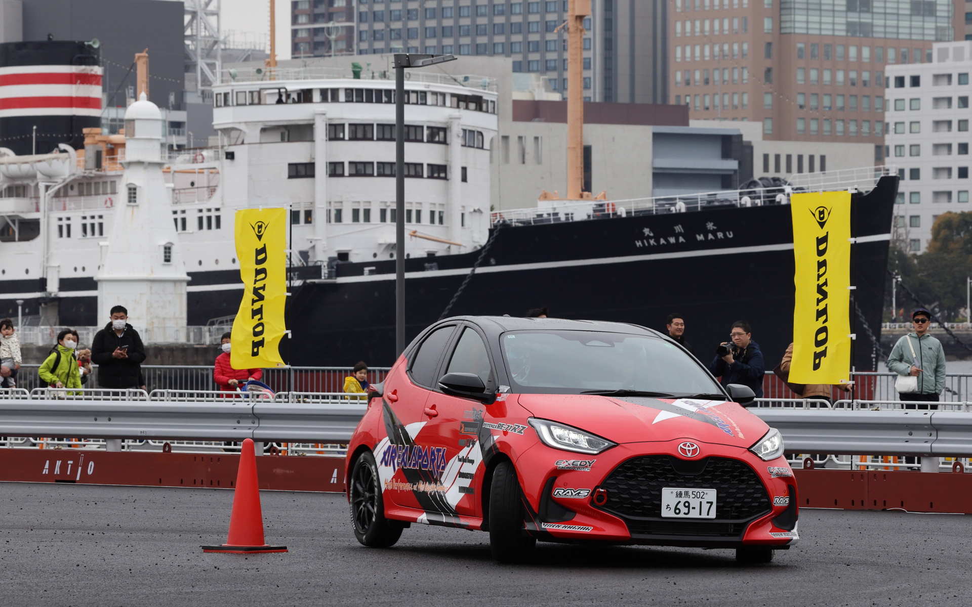 氷川丸やホテルニューグランドといった横浜らしい風景をバックにジムカーナ車両らしい軽快な走りが楽しめた