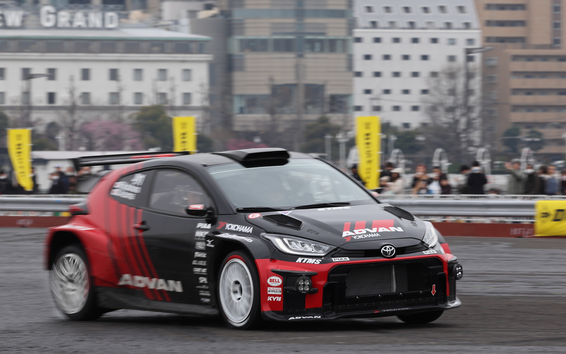 全日本ラリー選手権を戦うラリーカーのデモラン＆同乗走行