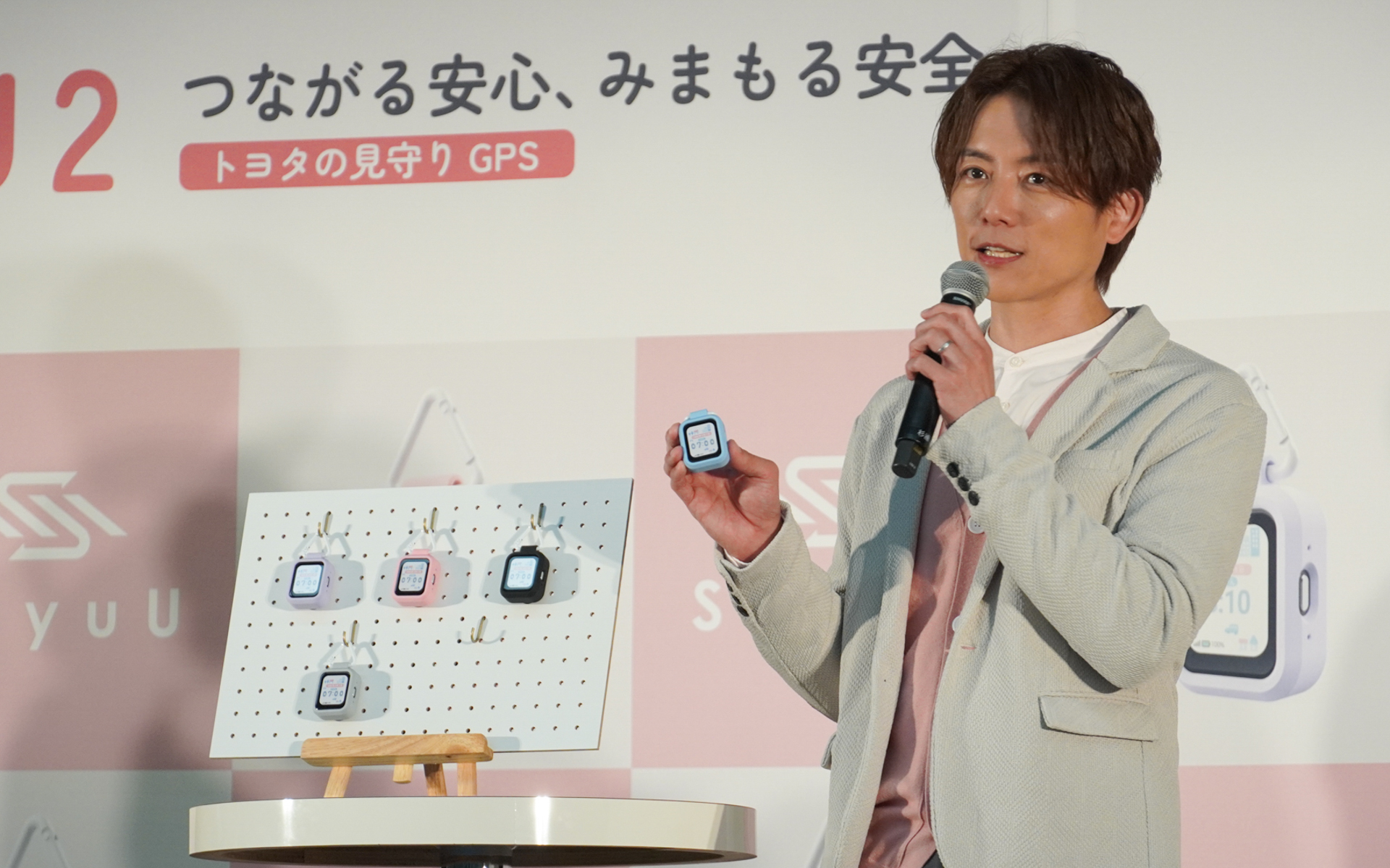 トークセッションでは杉浦太陽さんがSayuU 2を手にして子育てと、それににどう役立つかを語った