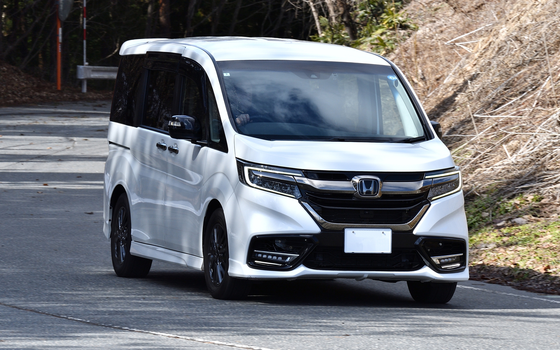 ワインディングでの安定感もバッチリです