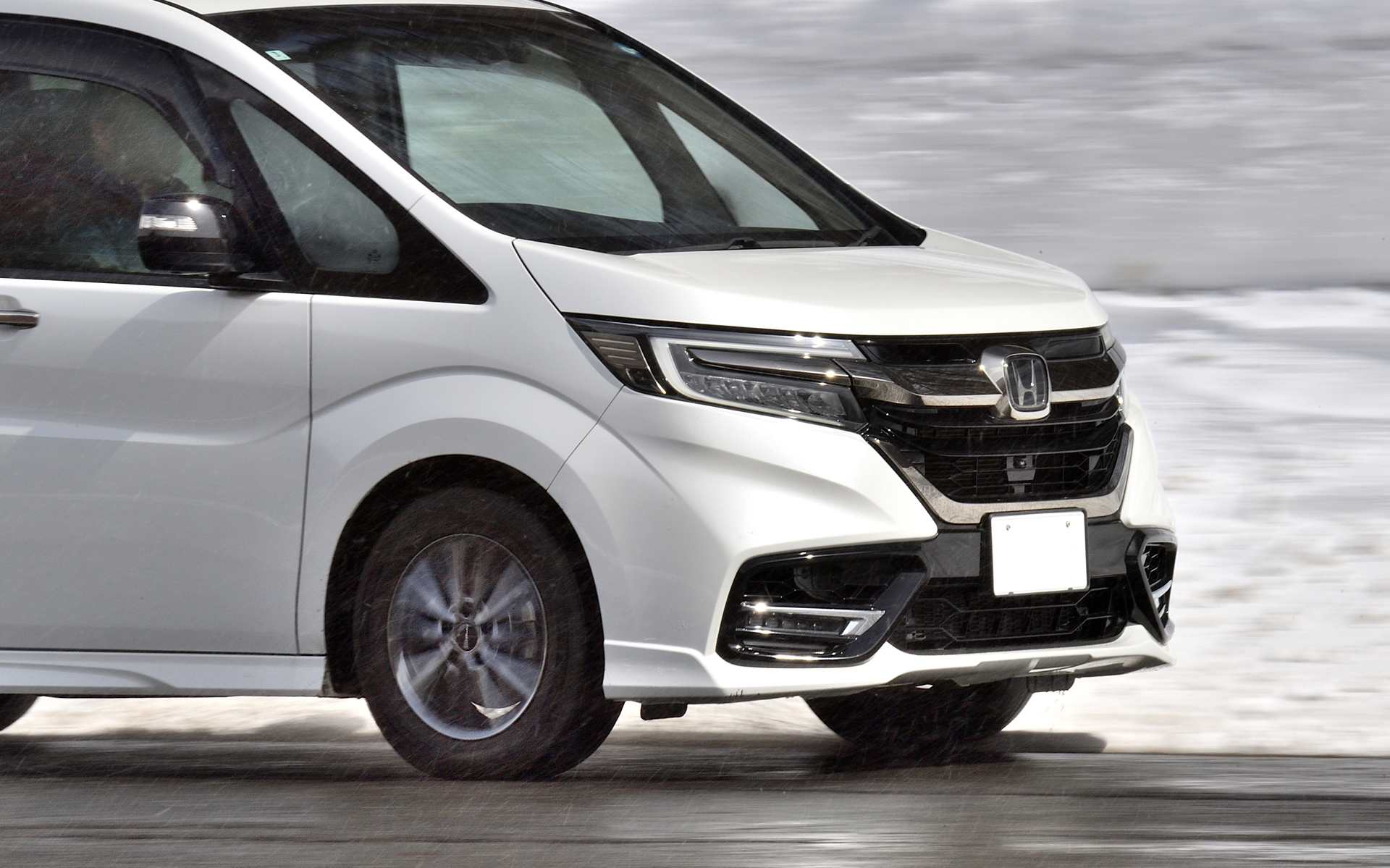 外気温2℃で滑りやすそうな路面でもシンクロウェザーなら安心して走れました