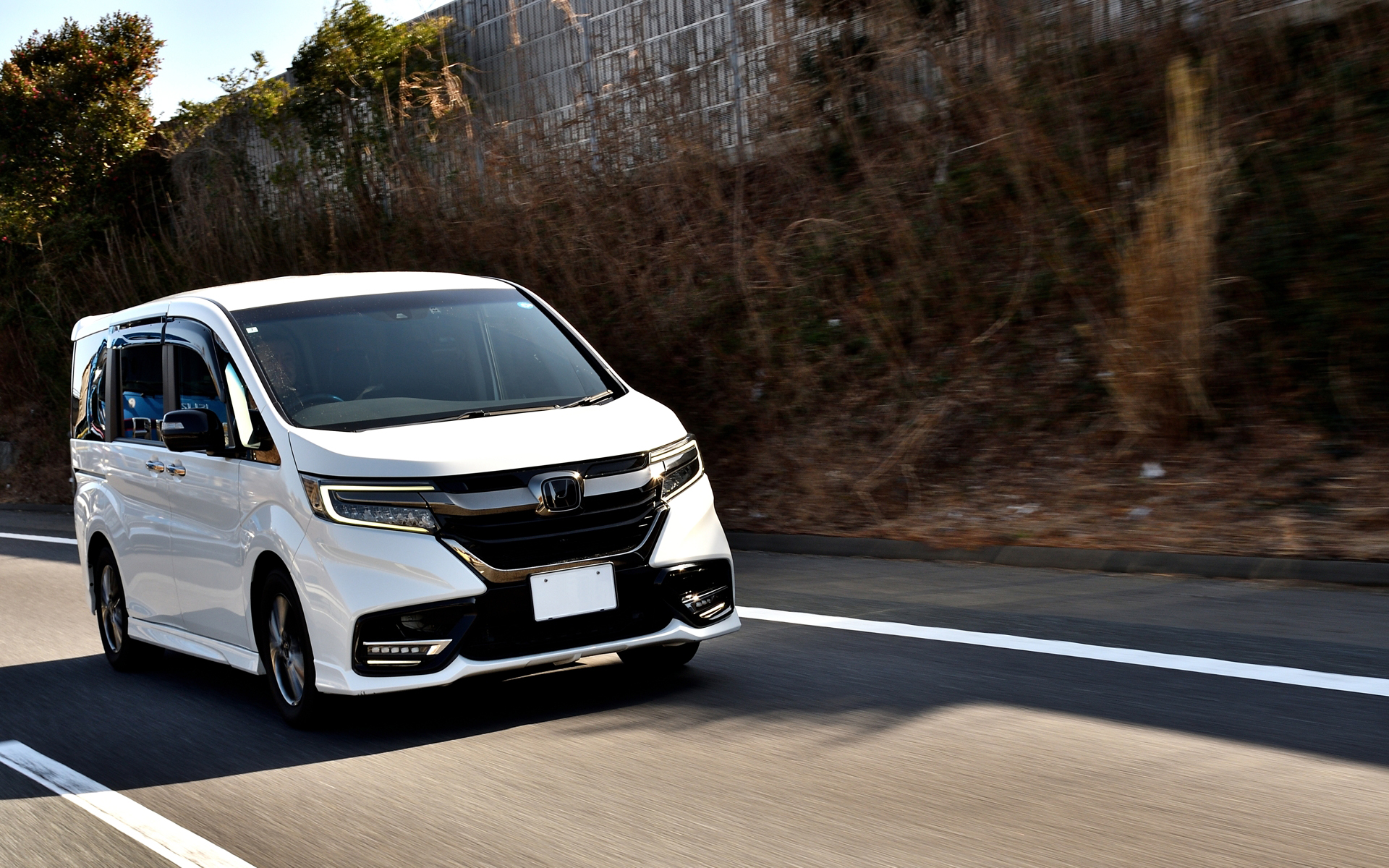 高速道路での安定感もバツグン。レーンチェンジでもシッカリ感がありました