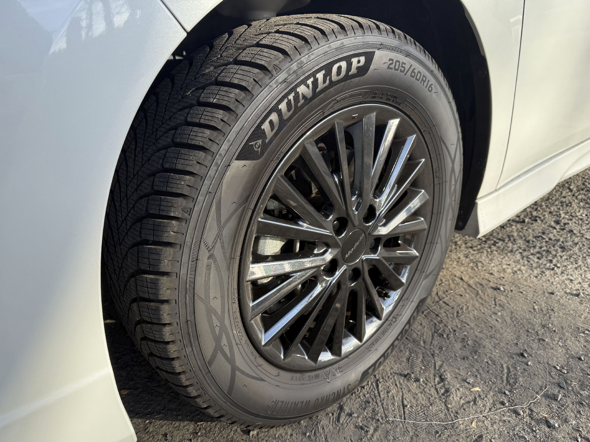 次世代オールシーズンタイヤ「シンクロウェザー」を約1年履いてみたレビューをお届けします