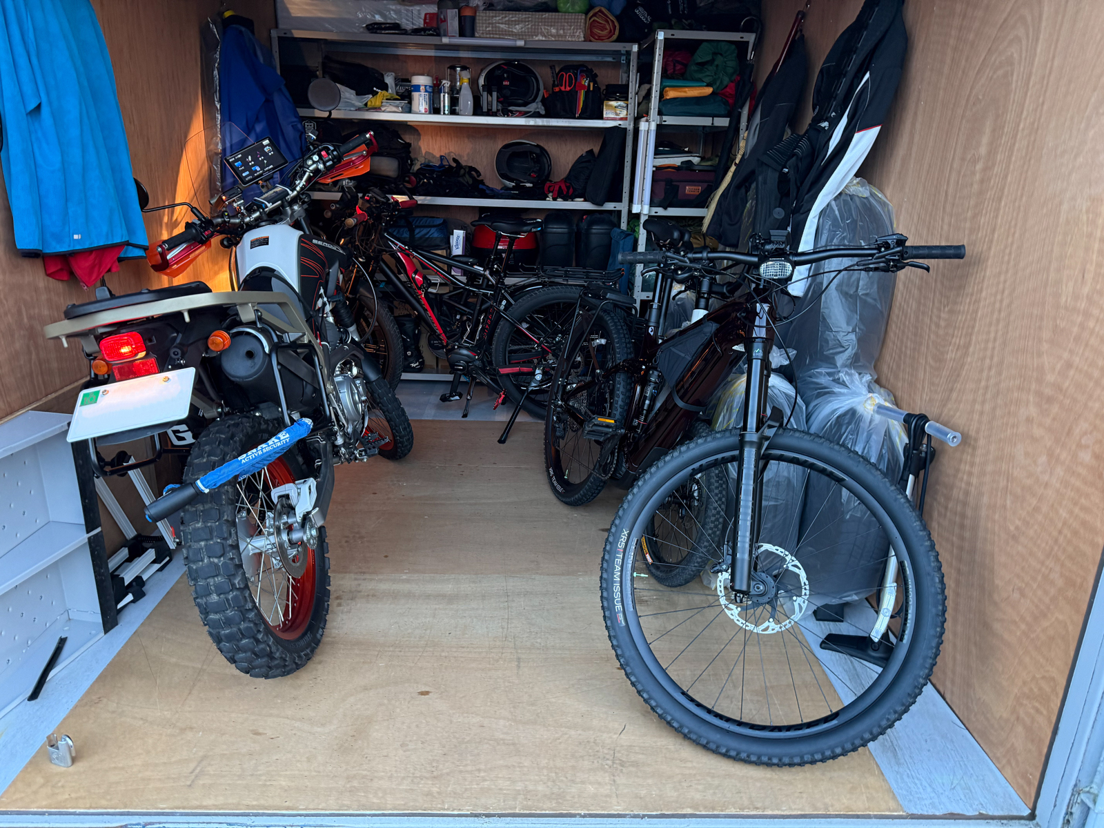 以前の我が家の倉庫には常にタイヤ4本が格納されていました。そのスペースが空くのもうれしい