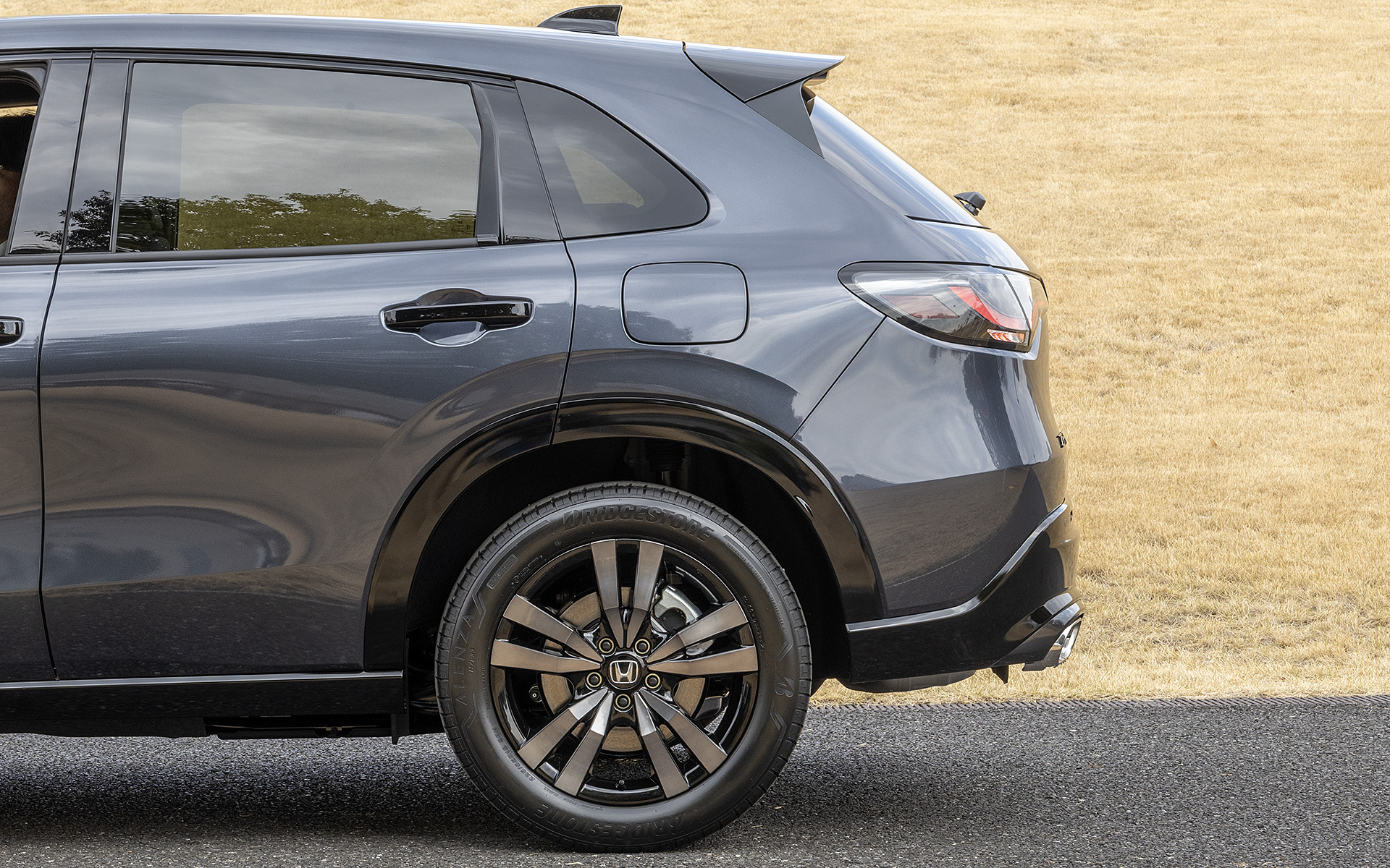 18インチアルミホイール（リア）