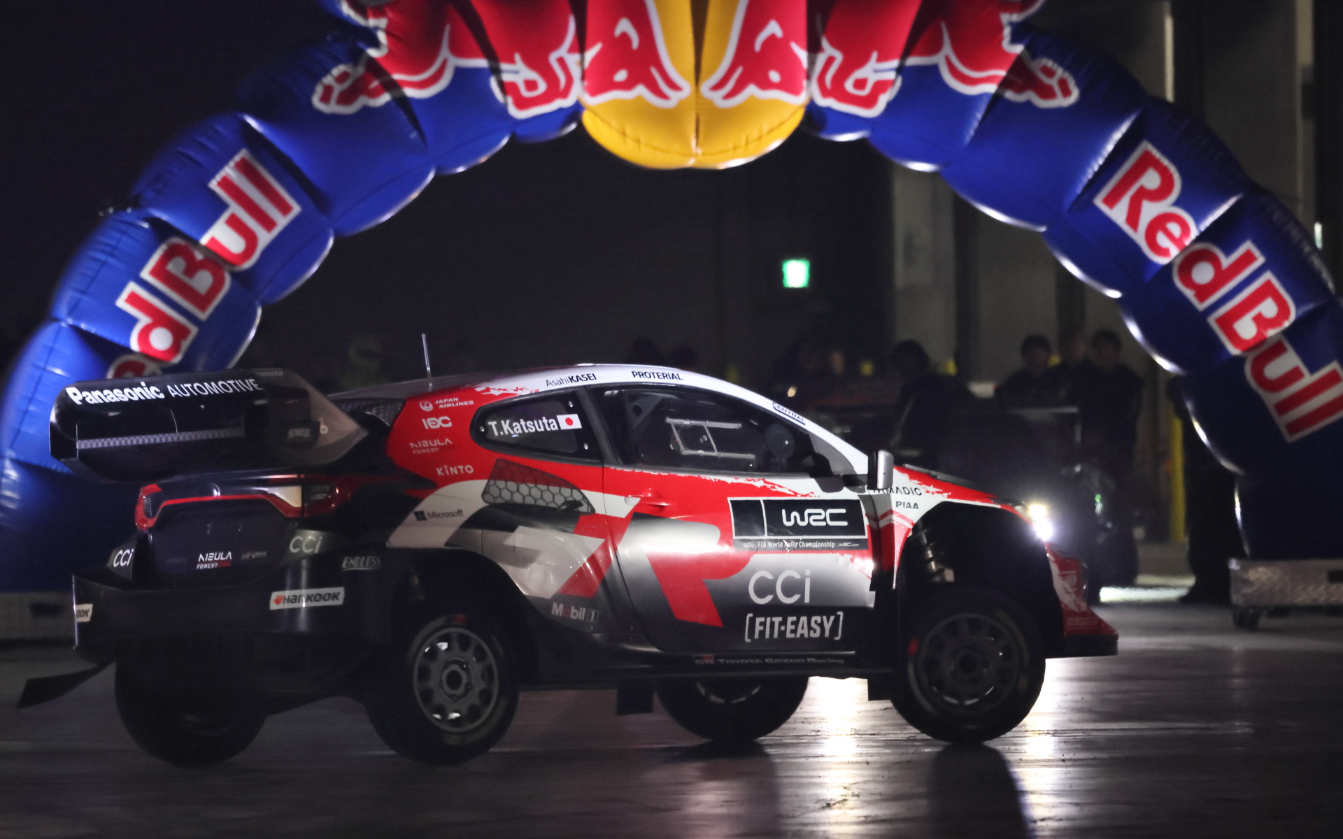 WRCサファリウィナー勝田貴元によるドリフトパフォーマンス