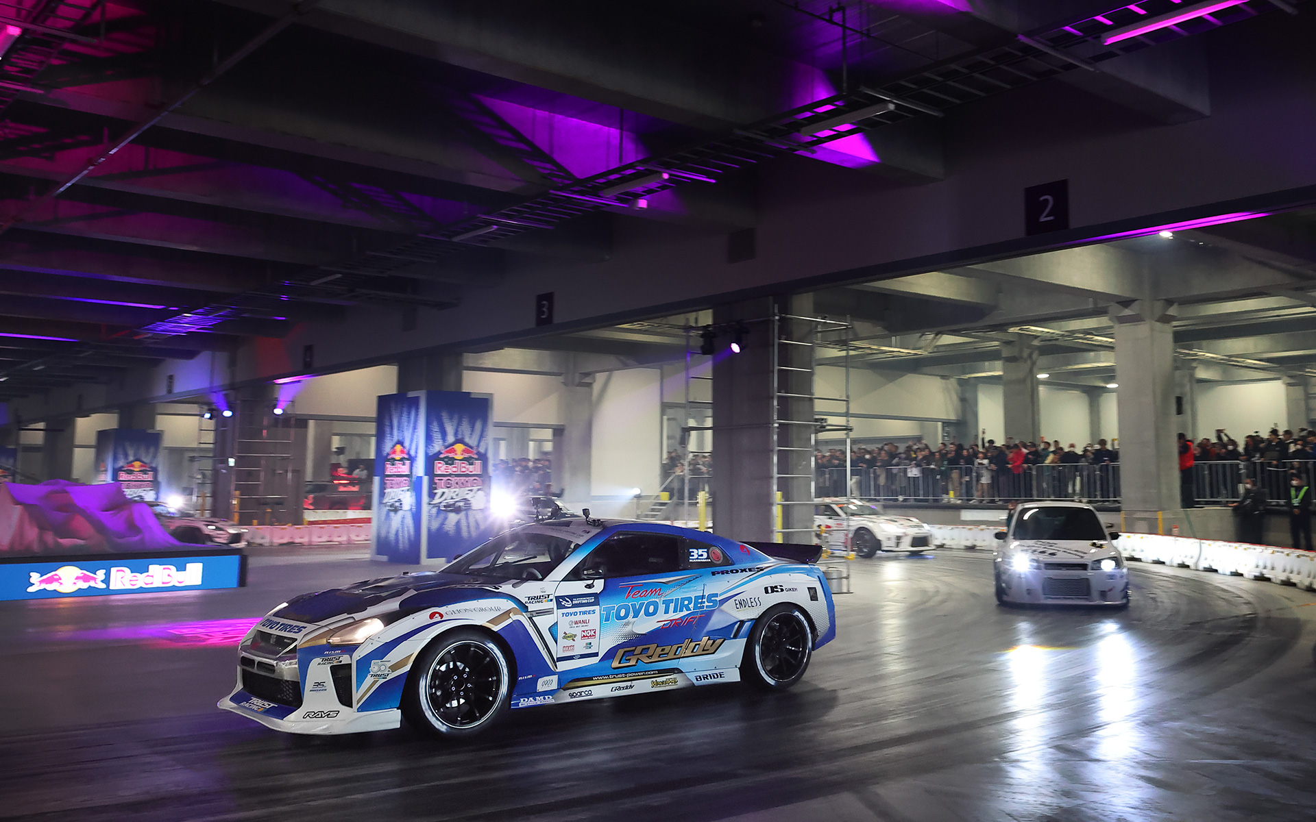 会場で披露された2輪＆4輪の凄腕パフォーマンス！