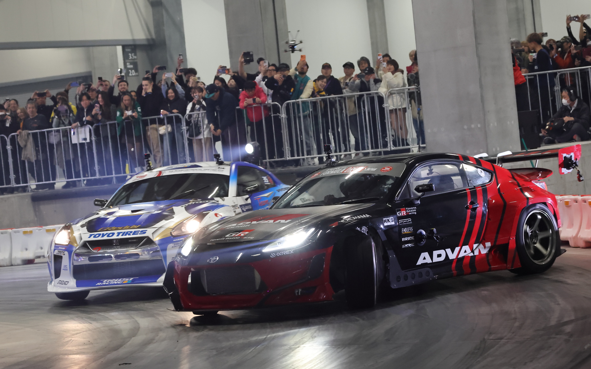 会場で披露された2輪＆4輪の凄腕パフォーマンス！