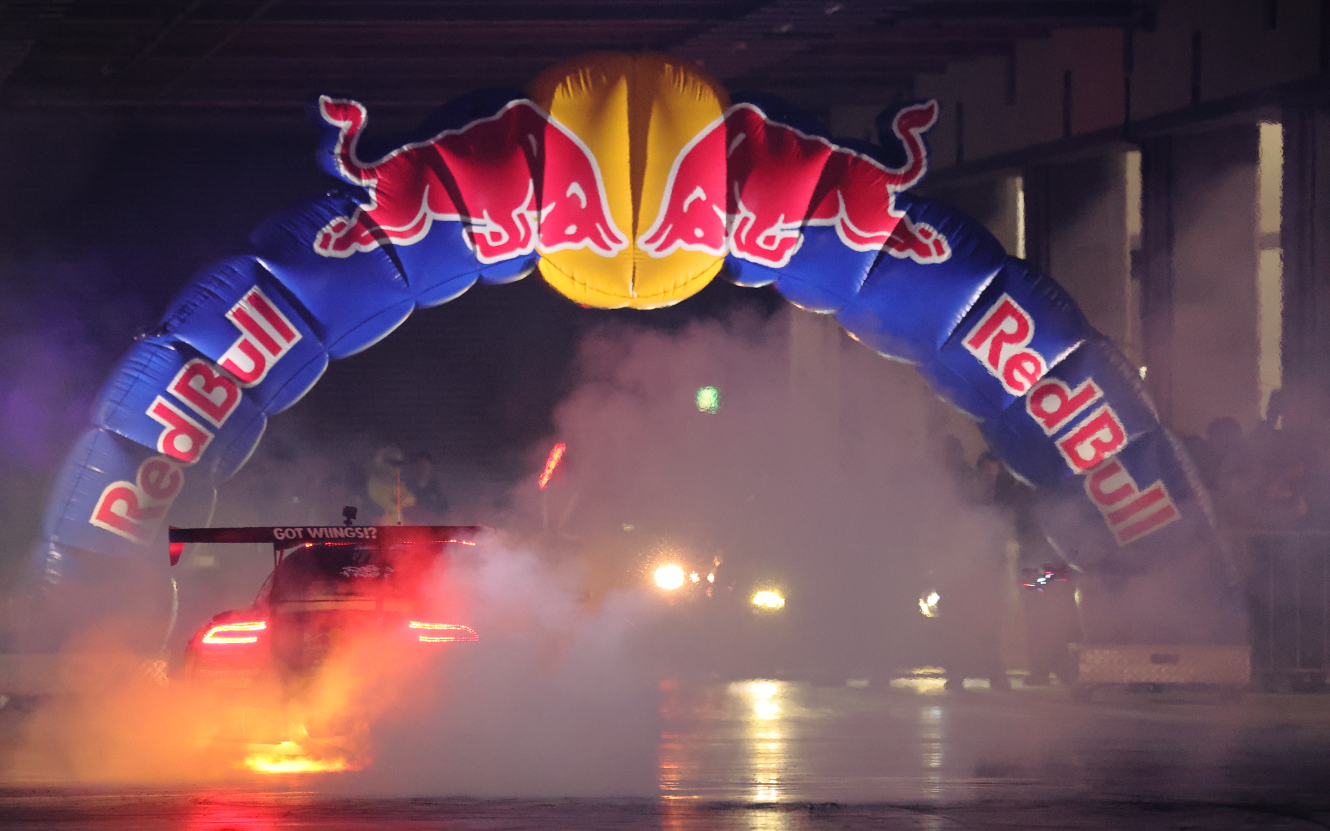 会場で披露された2輪＆4輪の凄腕パフォーマンス！