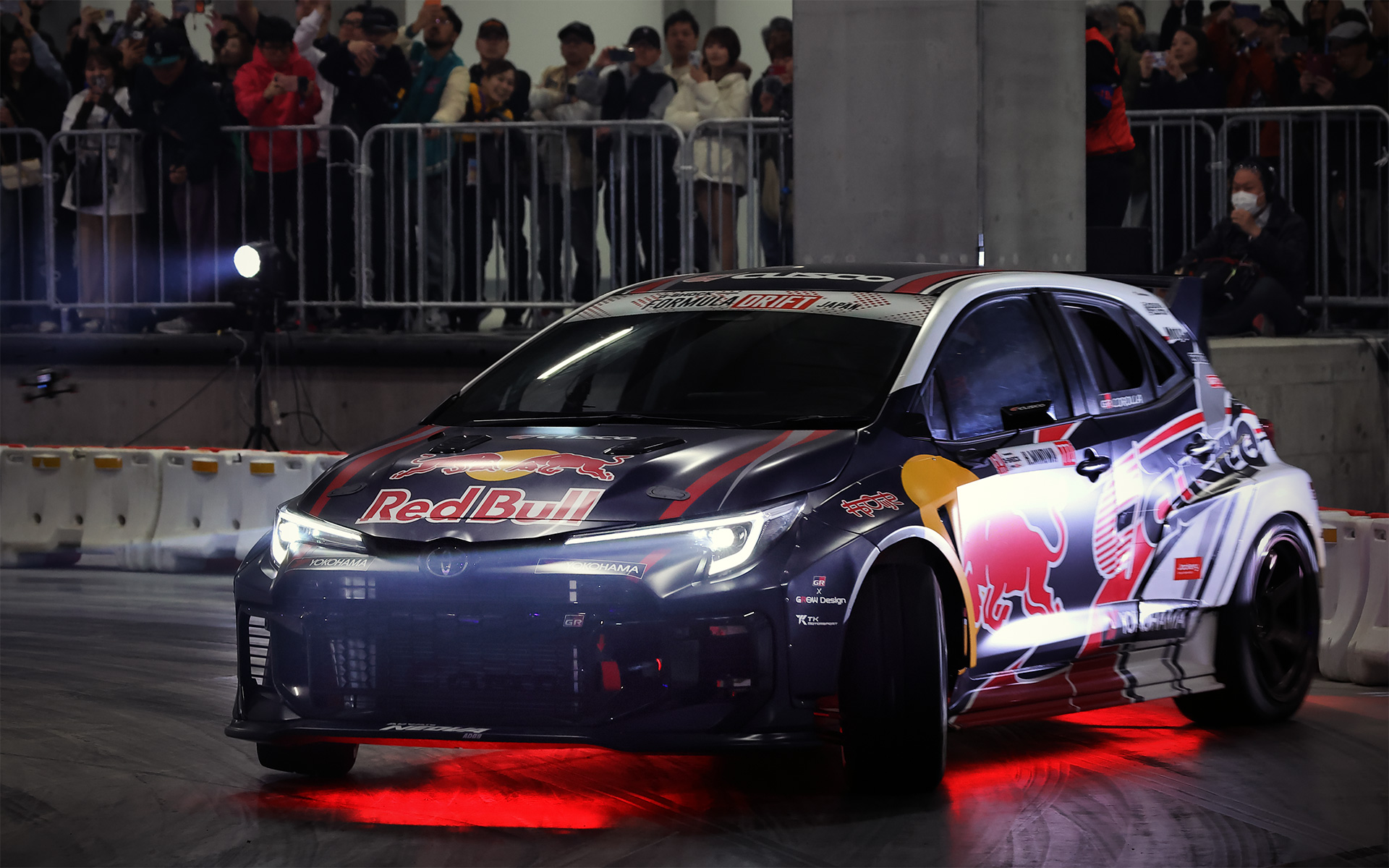 会場で披露された2輪＆4輪の凄腕パフォーマンス！