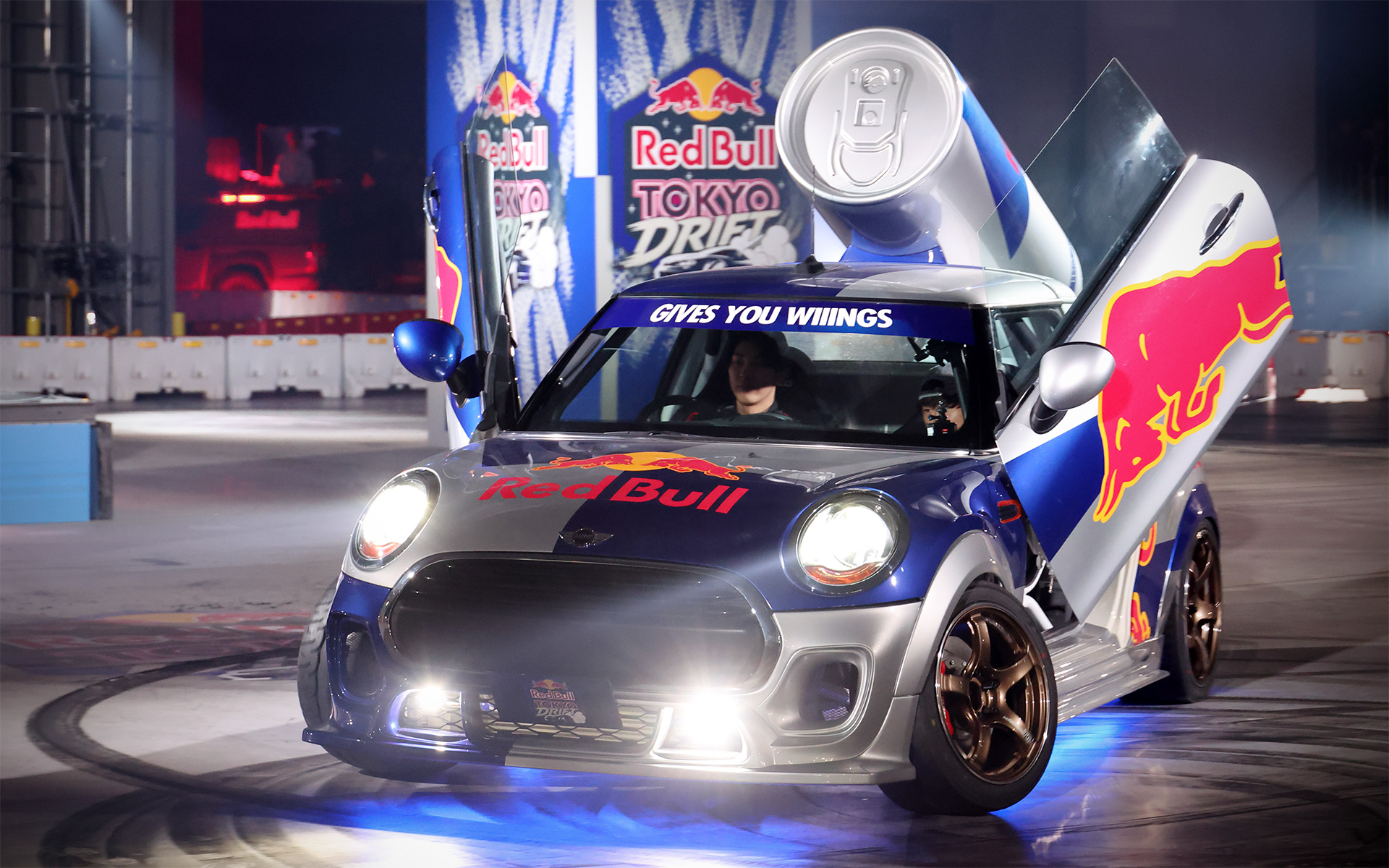 Red Bull Drift Miniで箕輪大也がドリフト走行