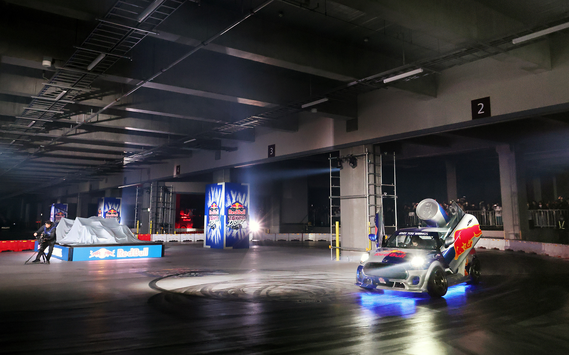 Red Bull Drift Miniで箕輪大也がドリフト走行