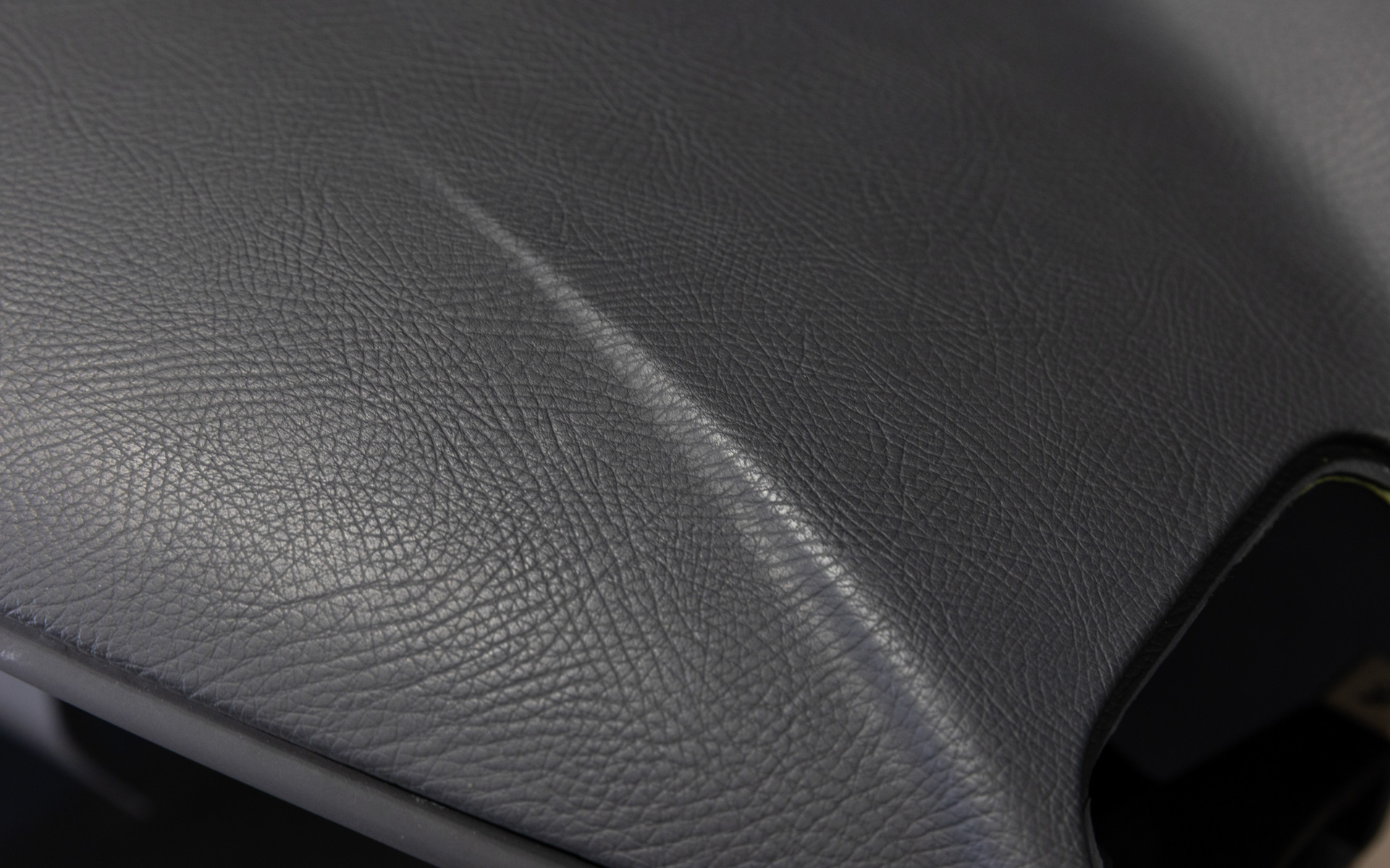 オリジナル部品のシボ加工を再現