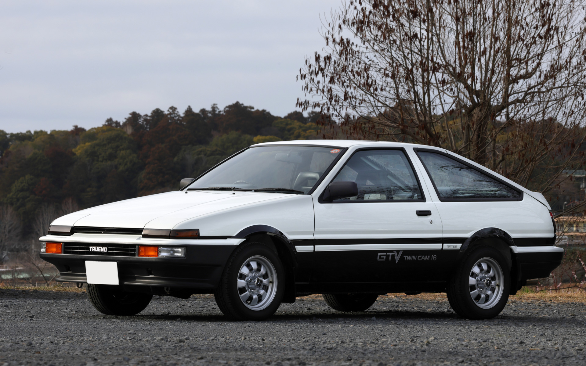 「スプリンタートレノ」（AE86）