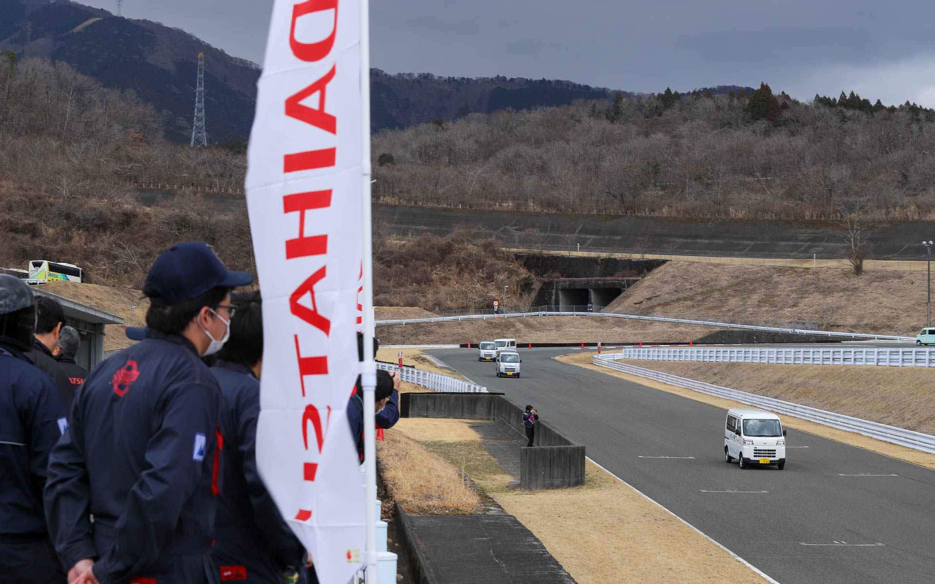 コースに出てしまえばあとは1分というターゲットタイムを目指して走るだけ。戻ってきてから自分のタイムを見て一喜一憂していた。また、走行中はレースさながらの実況も行なわれたため、見ている方も臨場感を味わえた